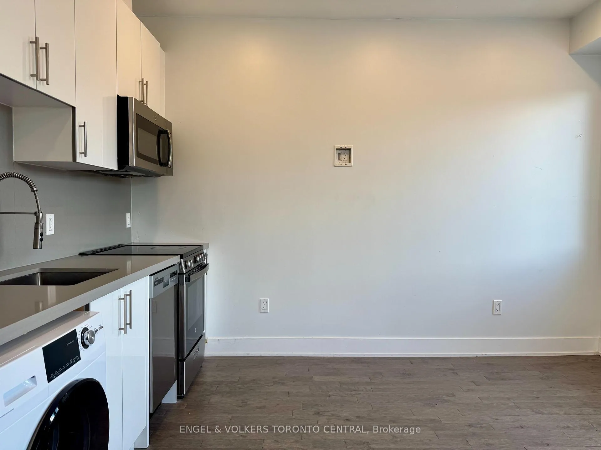 Photo 2 of Unit 2, 1415 Gerrard Street E, Toronto, Greenwood-Coxwell — HOMEH