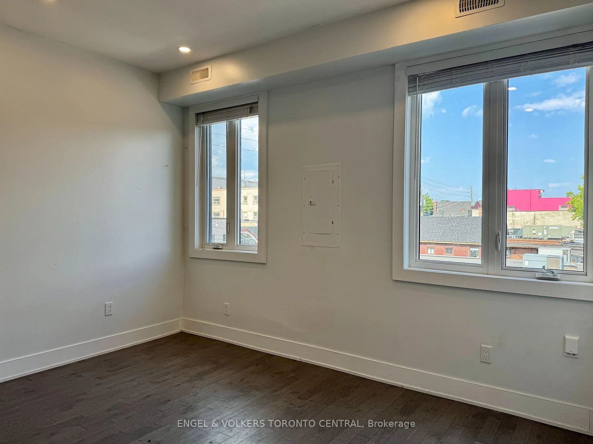 Photo 3 of Unit 2, 1415 Gerrard Street E, Toronto, Greenwood-Coxwell — HOMEH