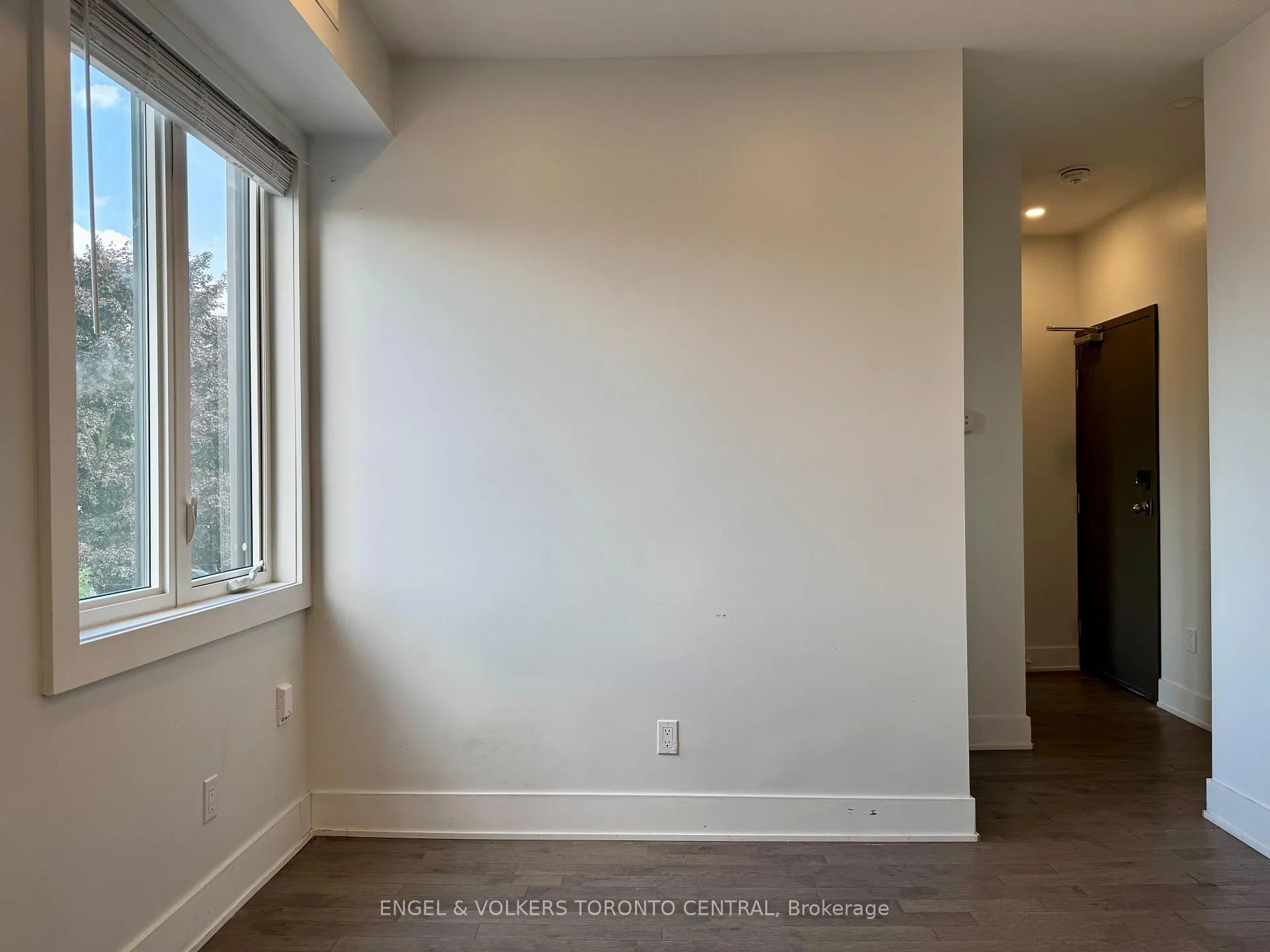 Photo 5 of Unit 2, 1415 Gerrard Street E, Toronto, Greenwood-Coxwell — HOMEH