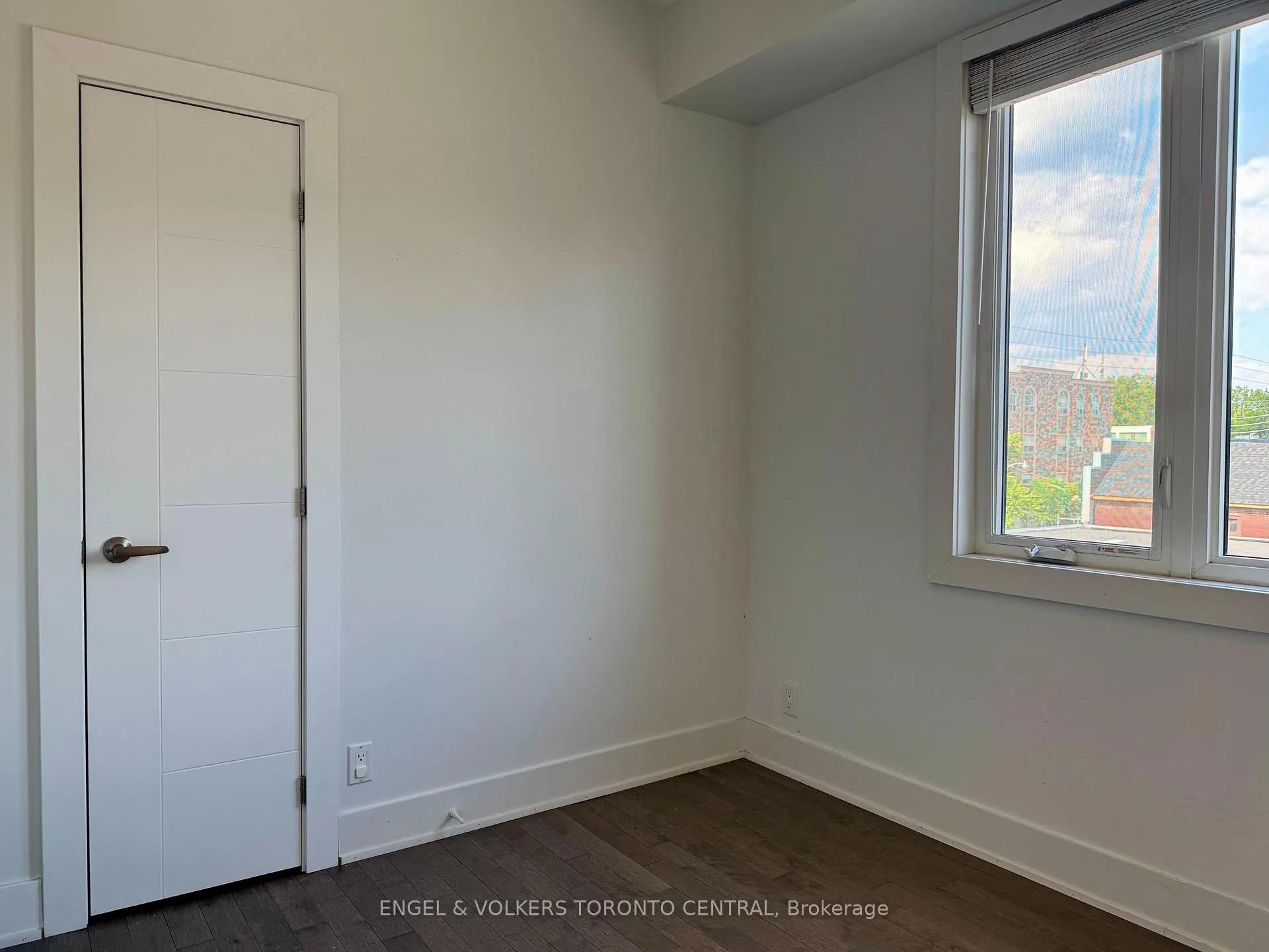 Photo 7 of Unit 2, 1415 Gerrard Street E, Toronto, Greenwood-Coxwell — HOMEH