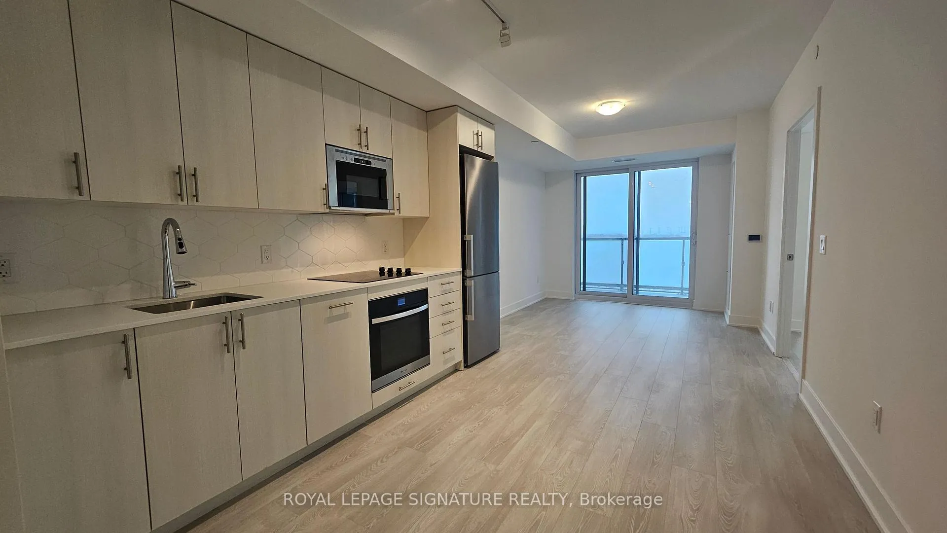 Photo 2 of Unit 811, 2545 Simcoe Street N, Oshawa, Windfields — HOMEH