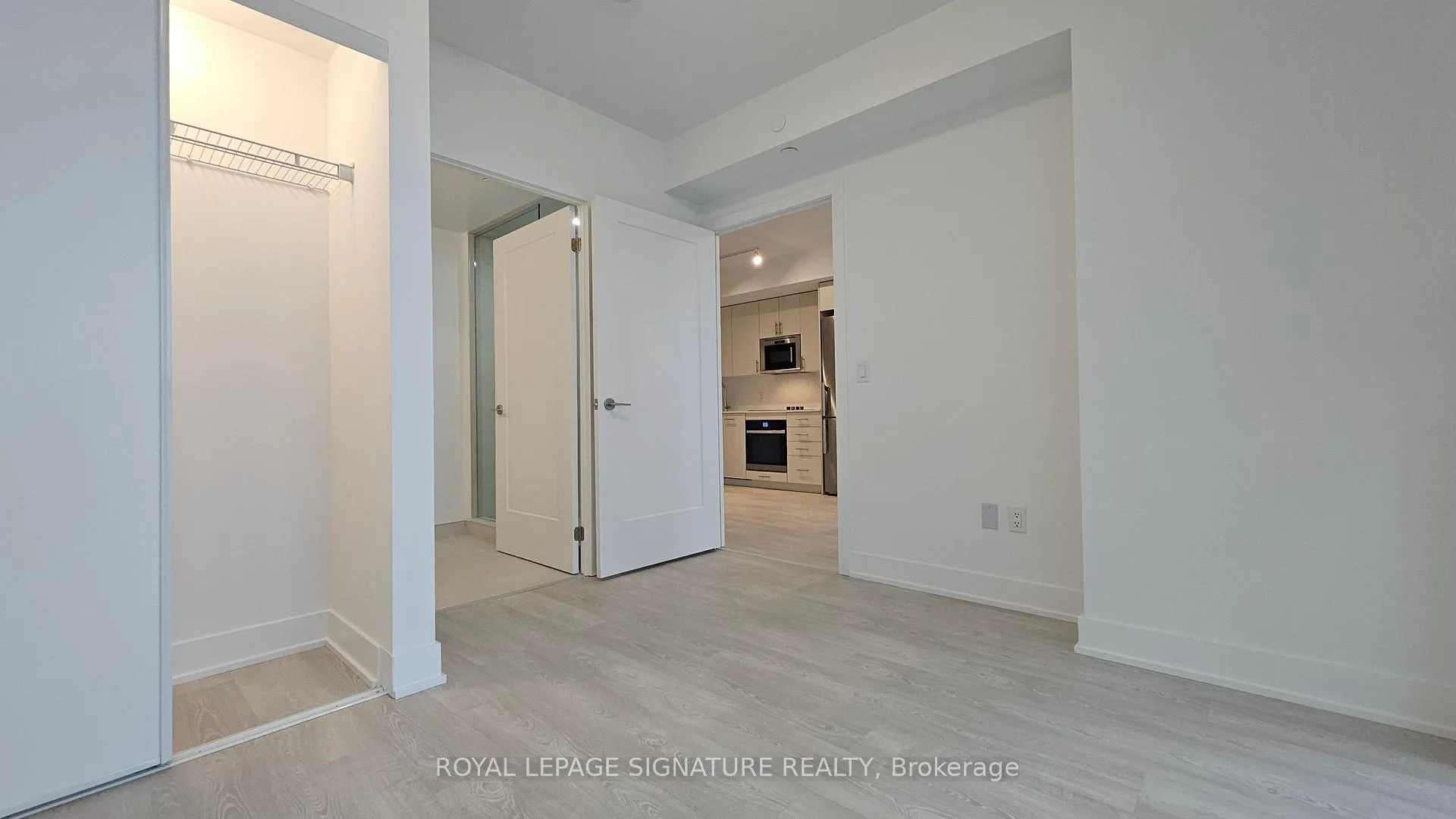 Photo 5 of Unit 811, 2545 Simcoe Street N, Oshawa, Windfields — HOMEH