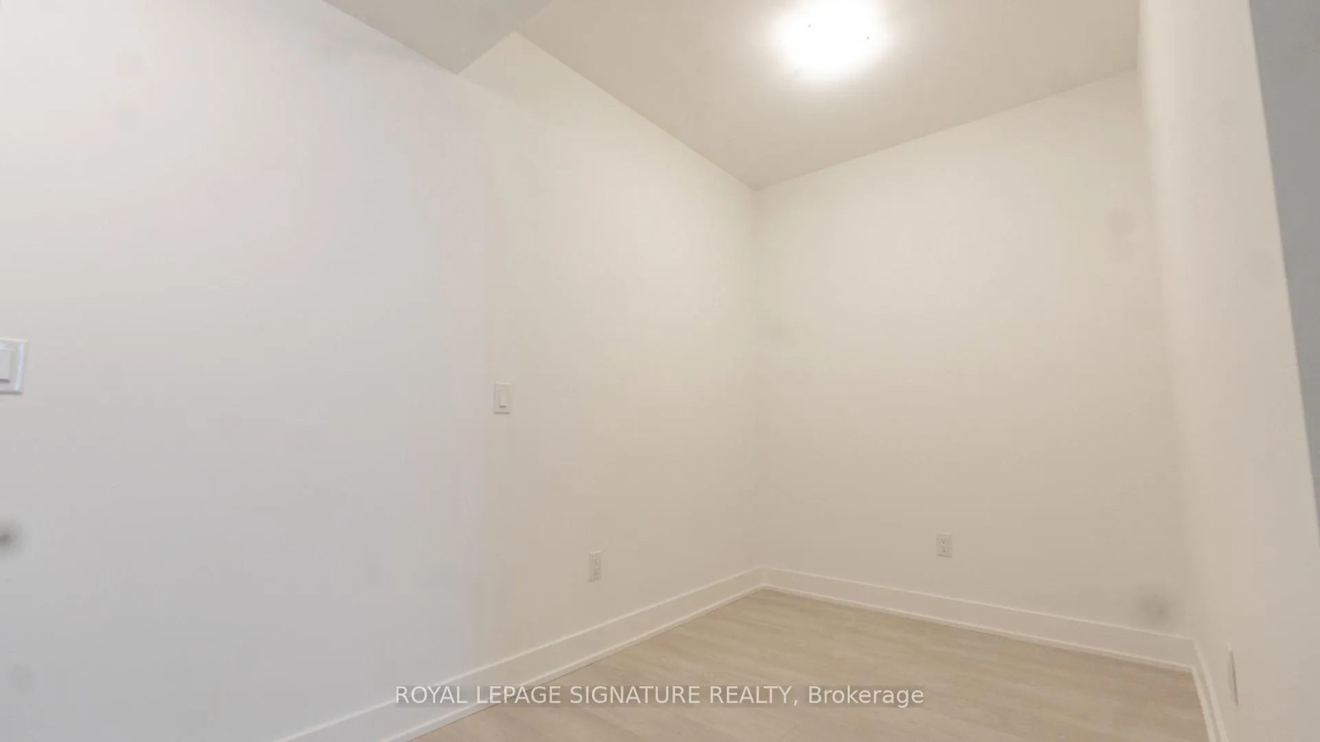 Photo 7 of Unit 811, 2545 Simcoe Street N, Oshawa, Windfields — HOMEH