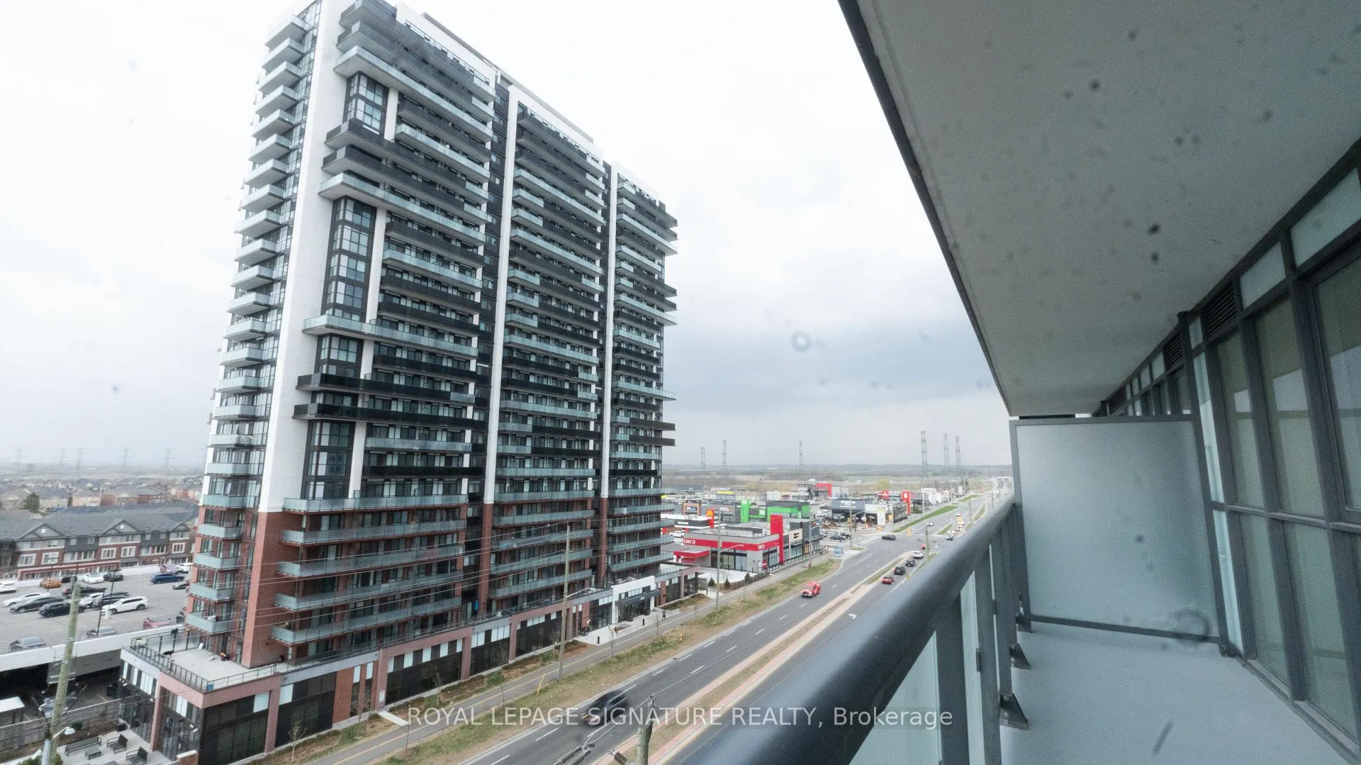 Photo 11 of Unit 811, 2545 Simcoe Street N, Oshawa, Windfields — HOMEH