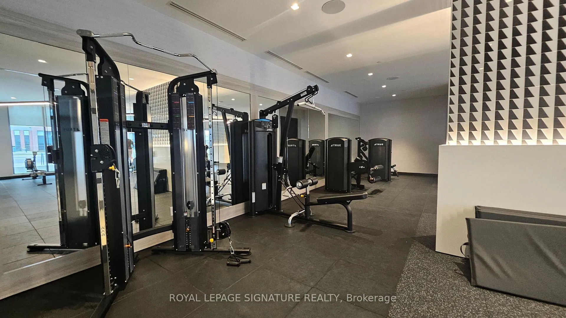 Photo 13 of Unit 811, 2545 Simcoe Street N, Oshawa, Windfields — HOMEH
