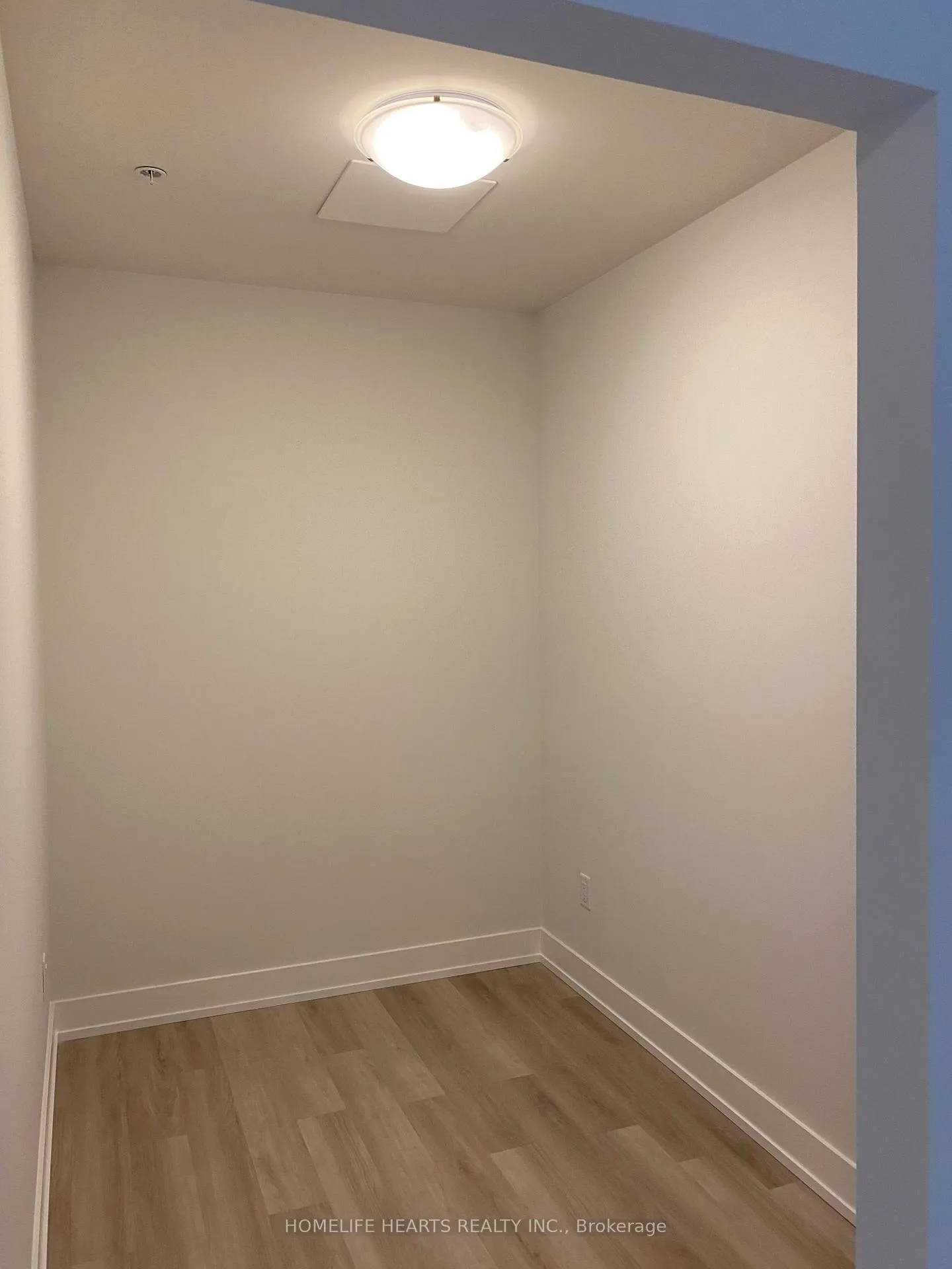 Photo 12 of Unit 405, 1100 Lackner Place, Kitchener — HOMEH