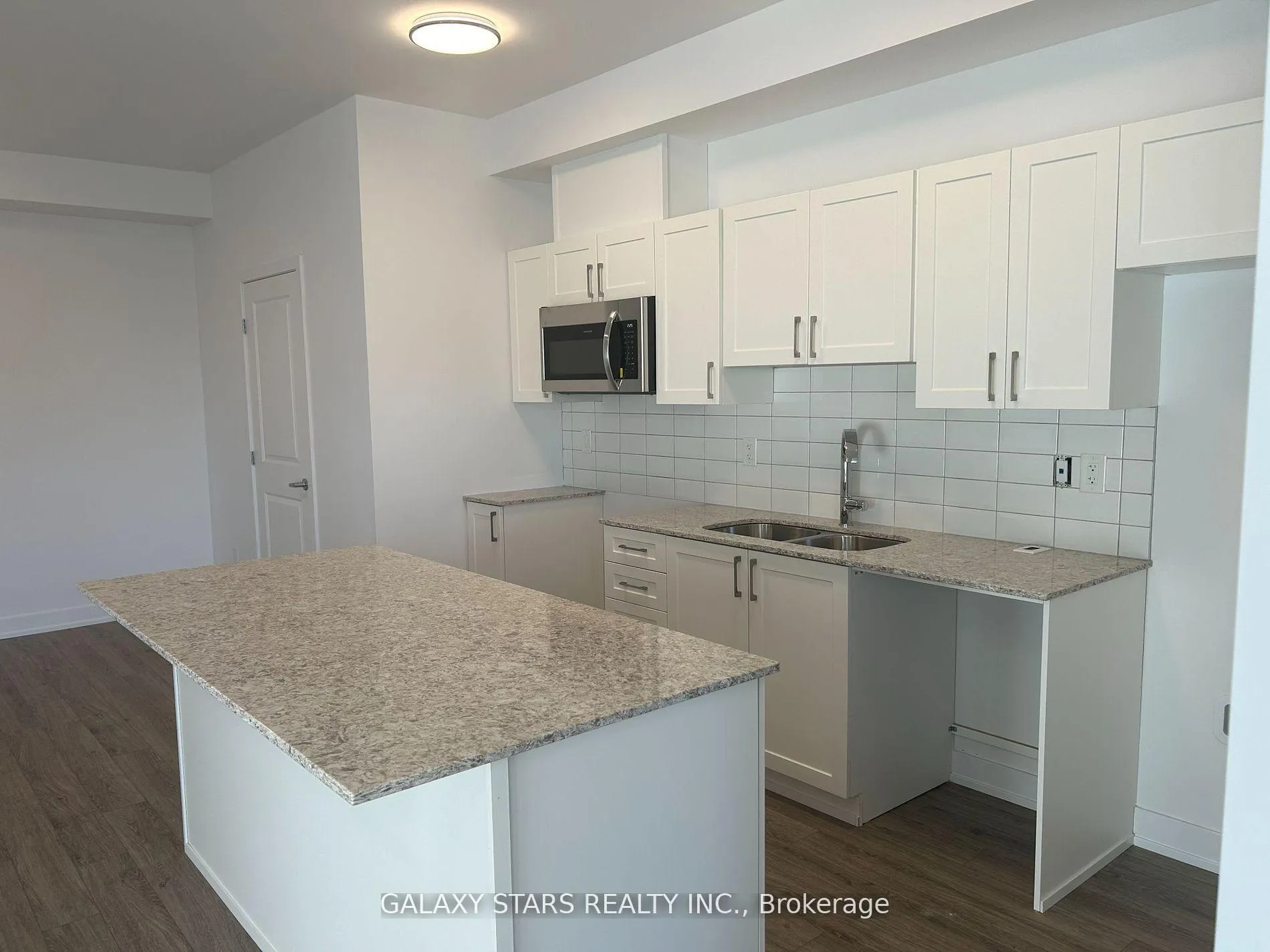 Photo 4 of 1213 Silhouette Private, Ottawa, Barrhaven - Cedargrove/Fraserdale — HOMEH