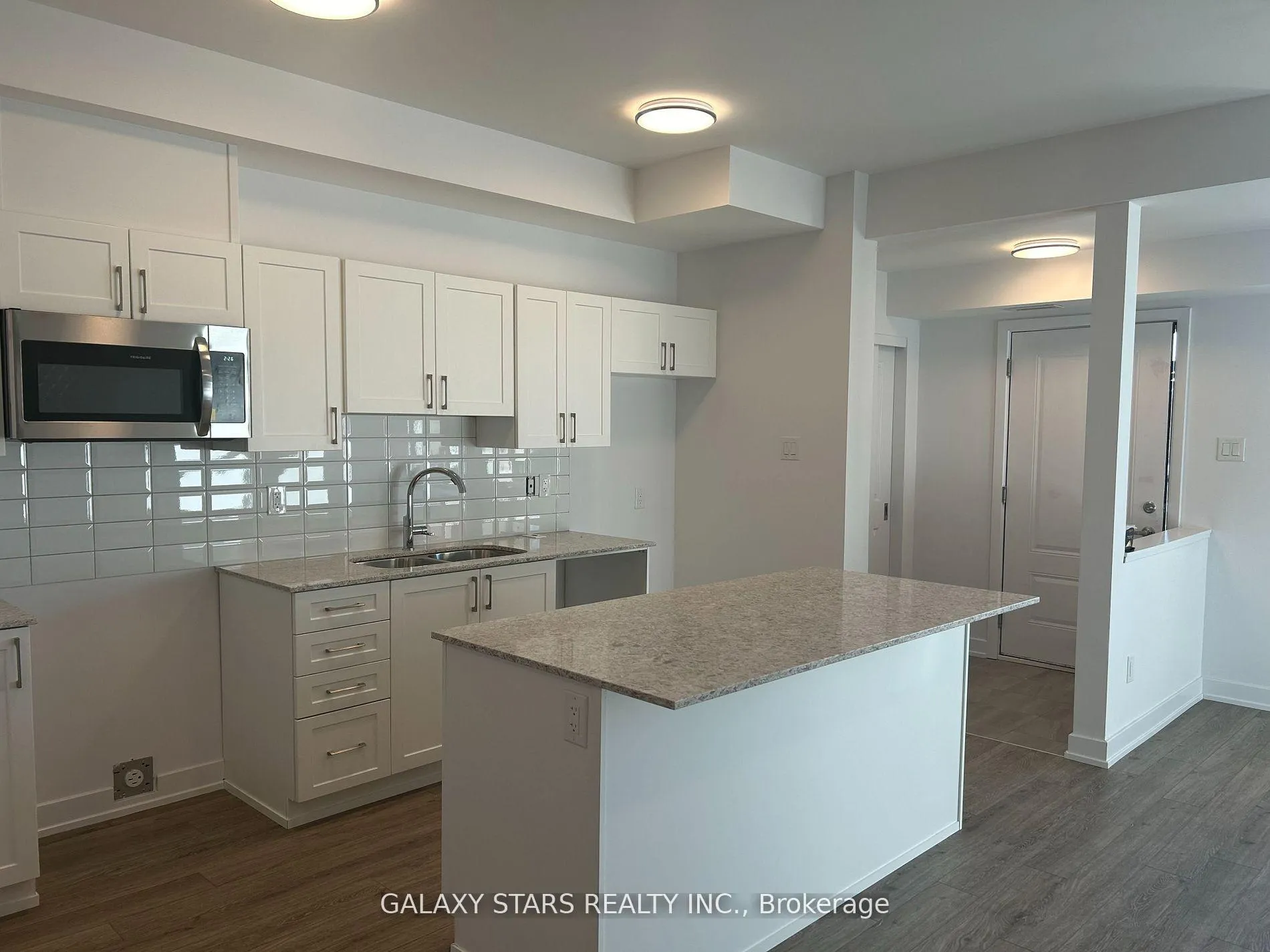 Photo 5 of 1213 Silhouette Private, Ottawa, Barrhaven - Cedargrove/Fraserdale — HOMEH
