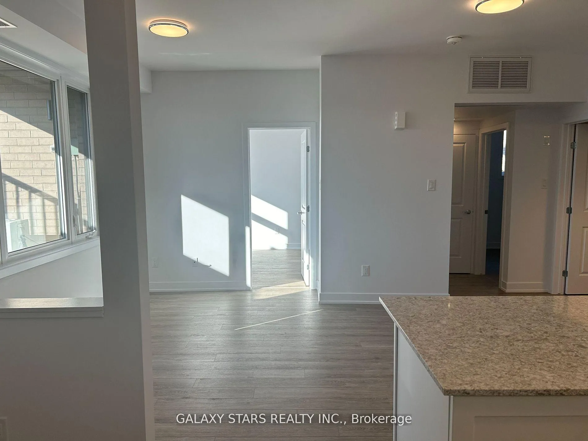 Photo 7 of 1213 Silhouette Private, Ottawa, Barrhaven - Cedargrove/Fraserdale — HOMEH