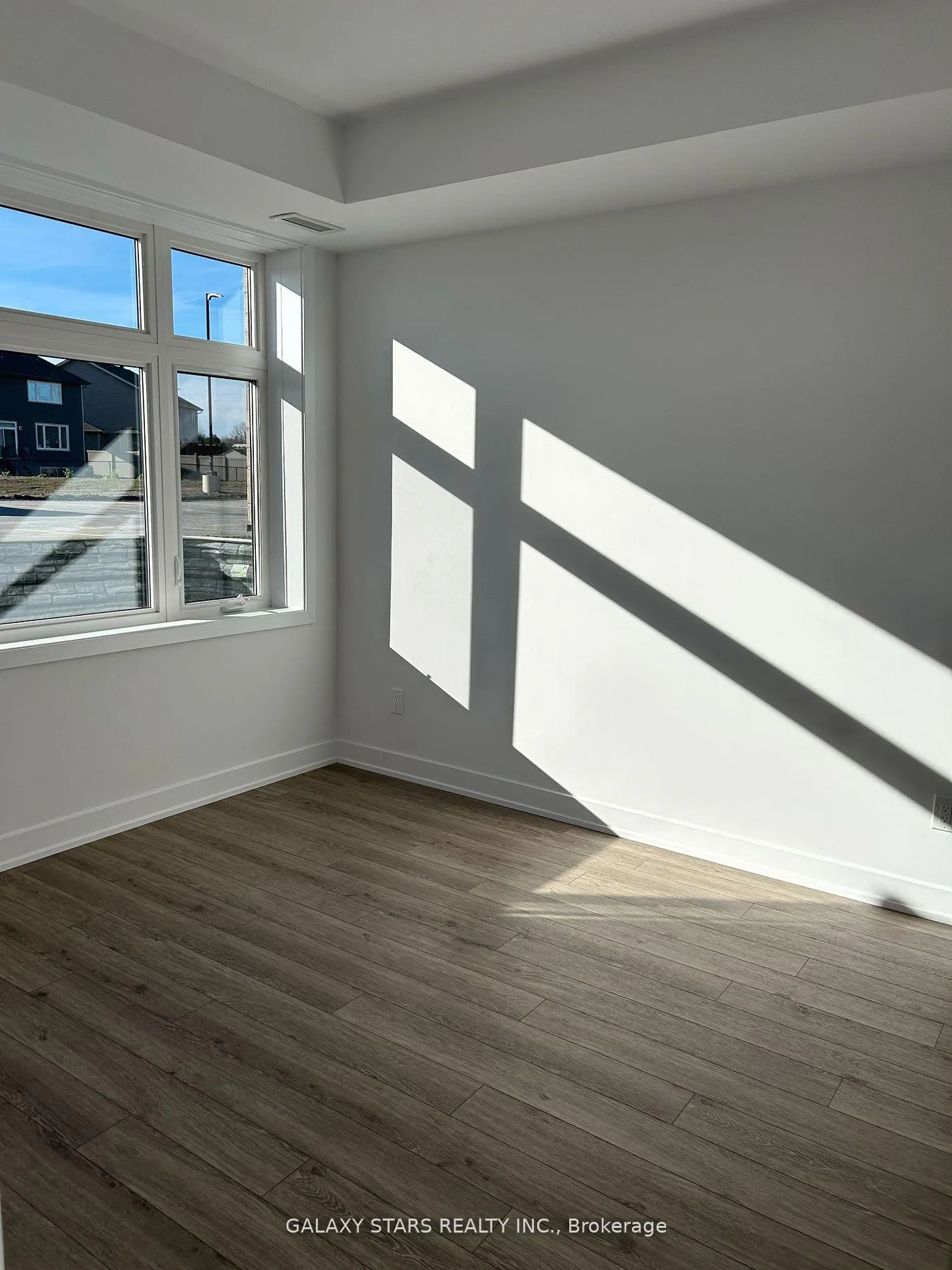 Photo 8 of 1213 Silhouette Private, Ottawa, Barrhaven - Cedargrove/Fraserdale — HOMEH