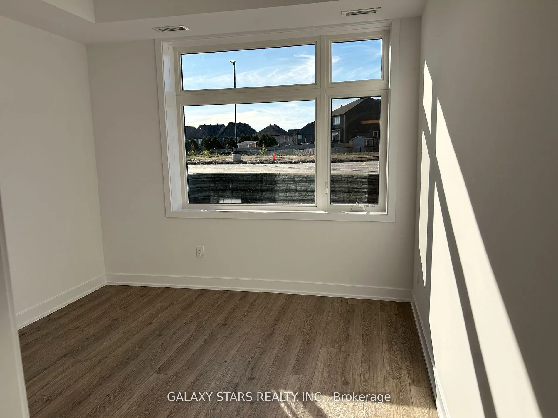 Photo 9 of 1213 Silhouette Private, Ottawa, Barrhaven - Cedargrove/Fraserdale — HOMEH