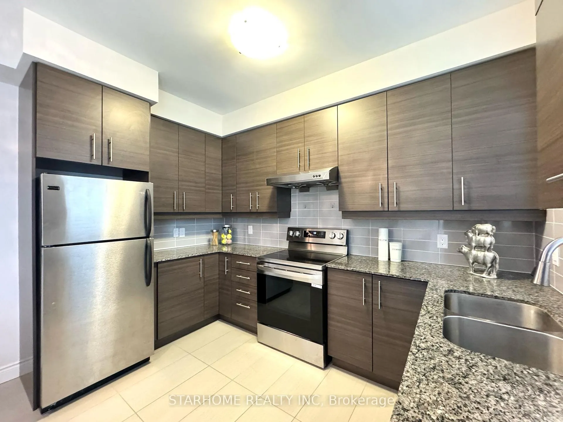 Photo 2 of 311 South Park Road, Markham, Commerce Valley — HOMEH