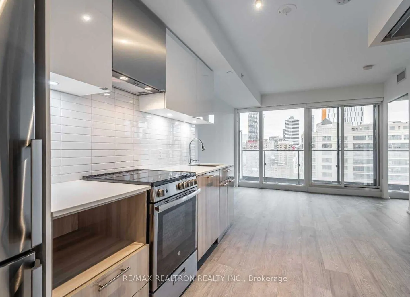 Front of Unit 3509, 251 Jarvis Street