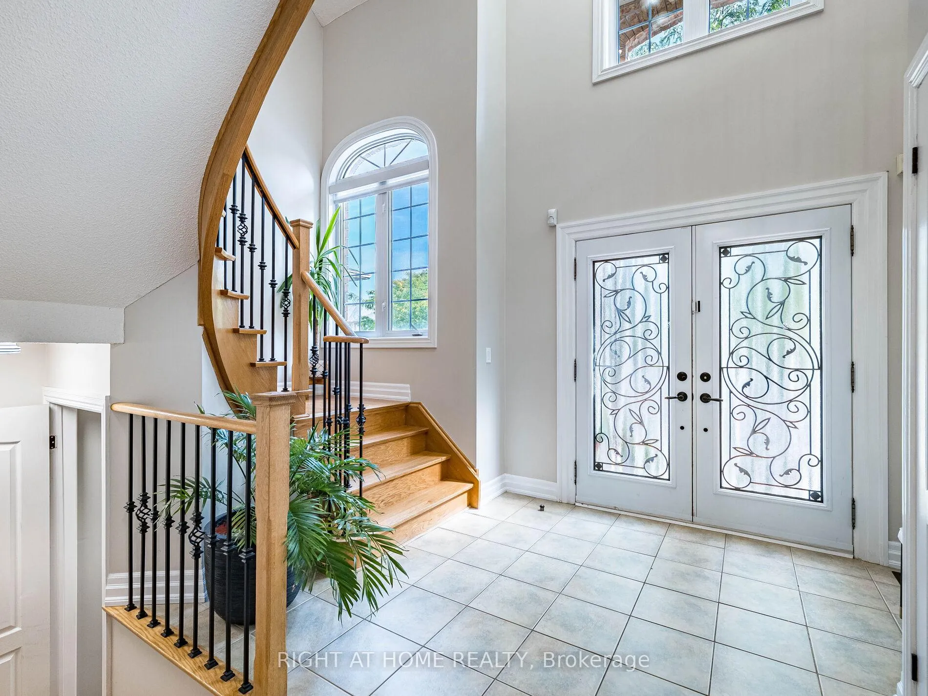 Photo 3 of 6 Berrycreek Drive, Brampton, Fletcher's Meadow — HOMEH
