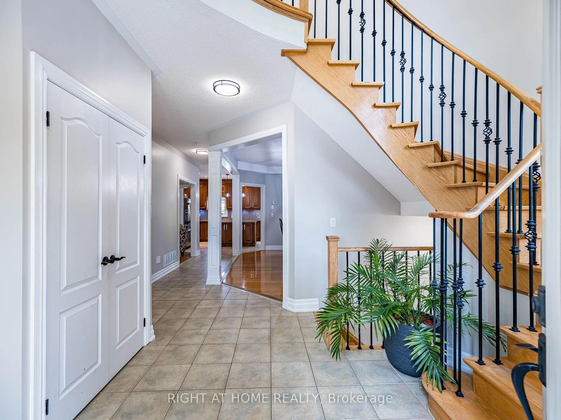 Photo 4 of 6 Berrycreek Drive, Brampton, Fletcher's Meadow — HOMEH