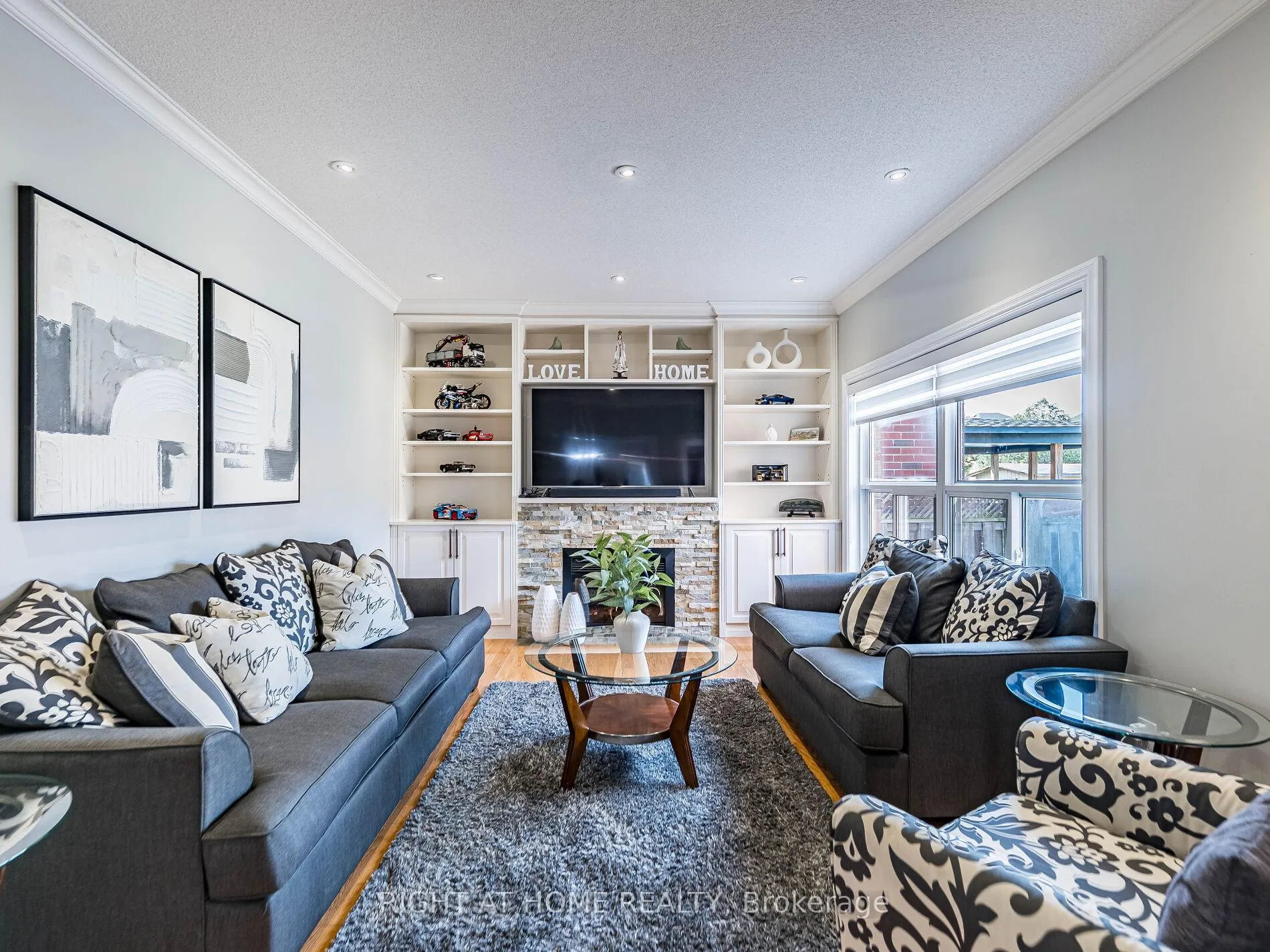Photo 7 of 6 Berrycreek Drive, Brampton, Fletcher's Meadow — HOMEH