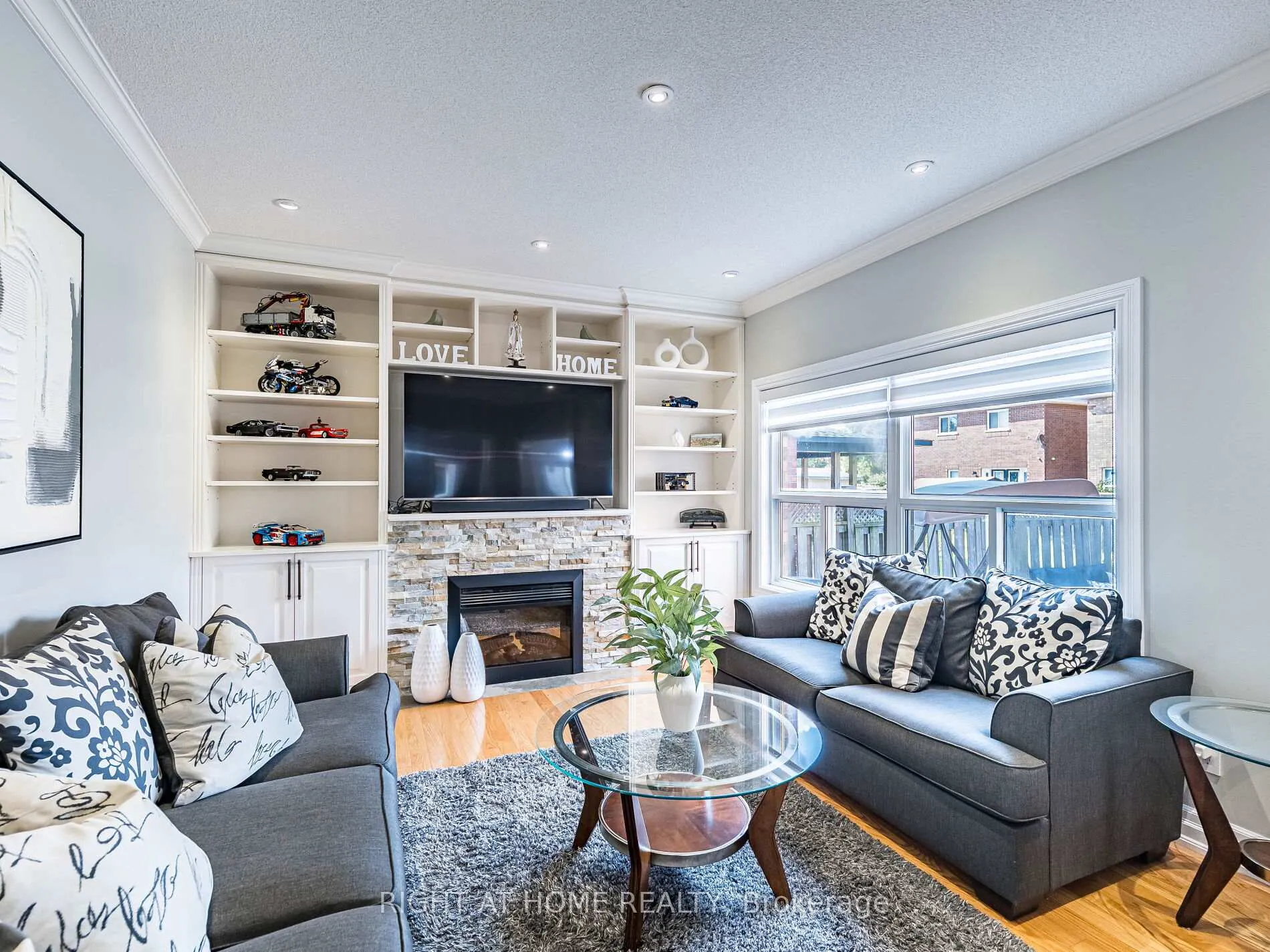 Photo 8 of 6 Berrycreek Drive, Brampton, Fletcher's Meadow — HOMEH