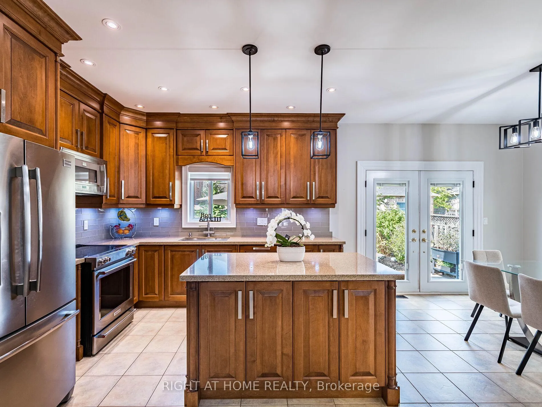 Photo 13 of 6 Berrycreek Drive, Brampton, Fletcher's Meadow — HOMEH