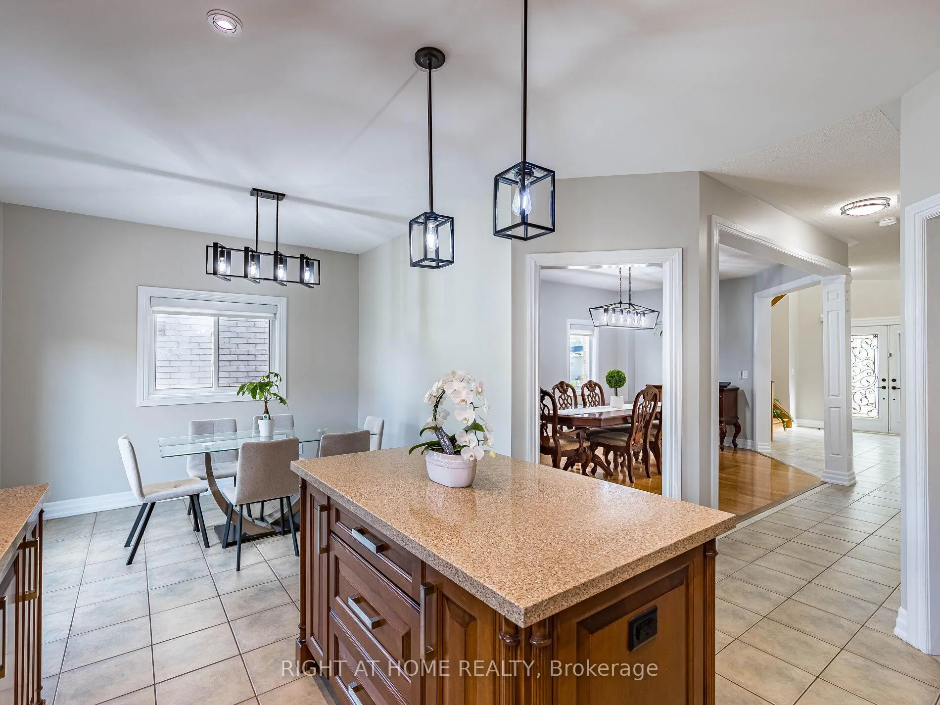 Photo 15 of 6 Berrycreek Drive, Brampton, Fletcher's Meadow — HOMEH