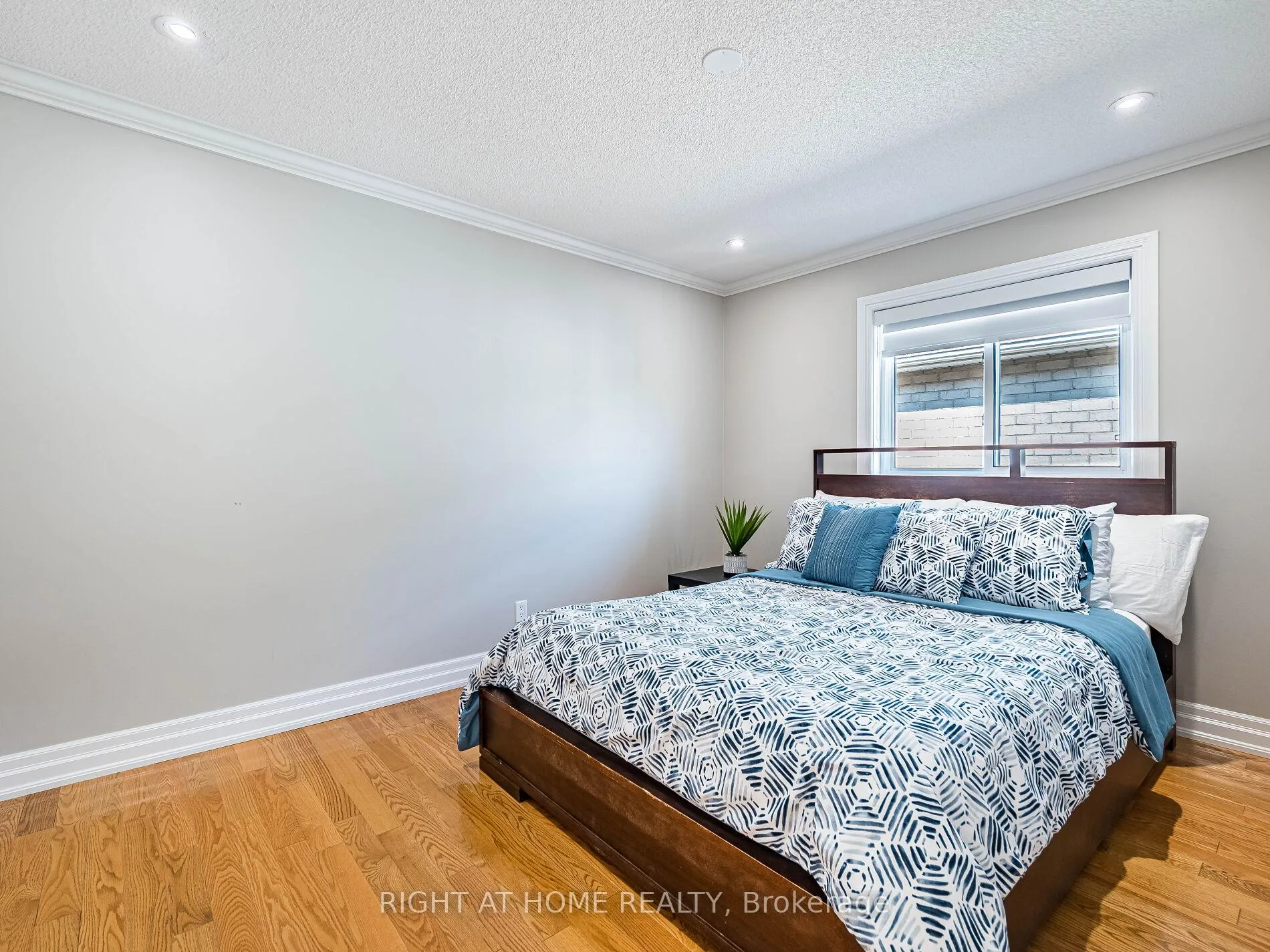 Photo 28 of 6 Berrycreek Drive, Brampton, Fletcher's Meadow — HOMEH
