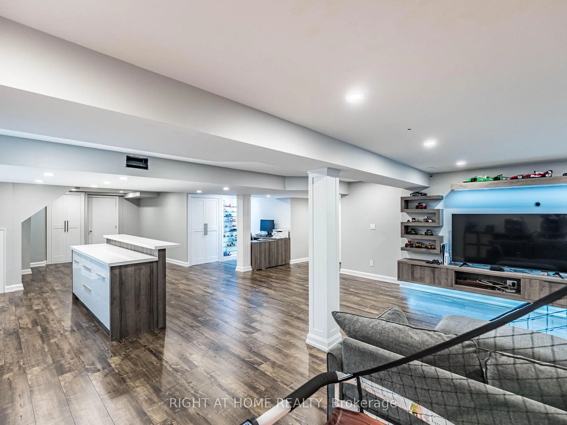 Photo 32 of 6 Berrycreek Drive, Brampton, Fletcher's Meadow — HOMEH