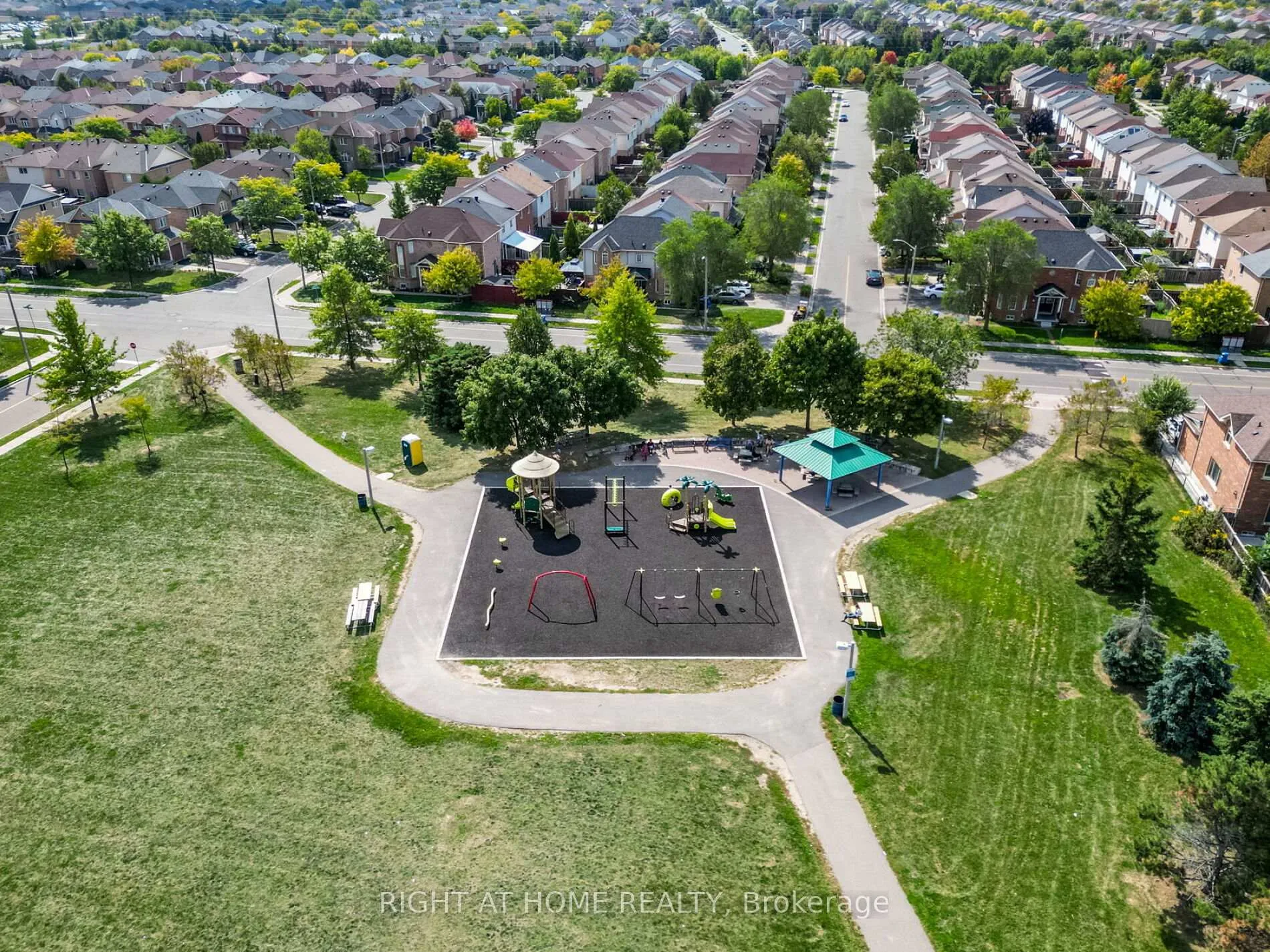 Photo 47 of 6 Berrycreek Drive, Brampton, Fletcher's Meadow — HOMEH