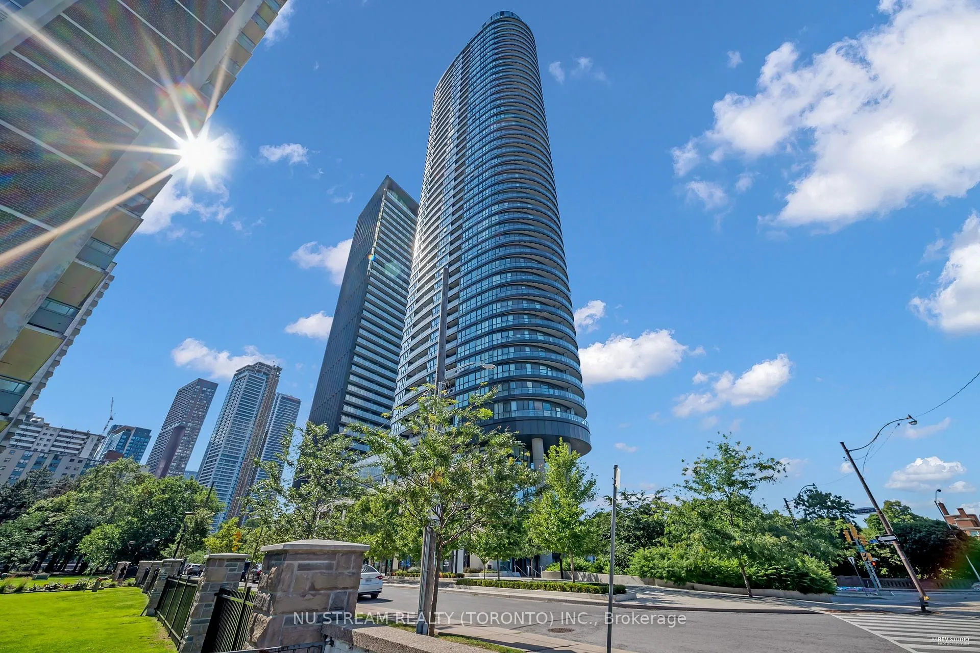 Front of Unit 516, 585 Bloor Street E