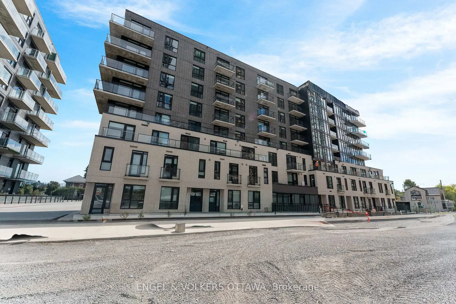 Front of Unit 814, 1366 Carling Avenue