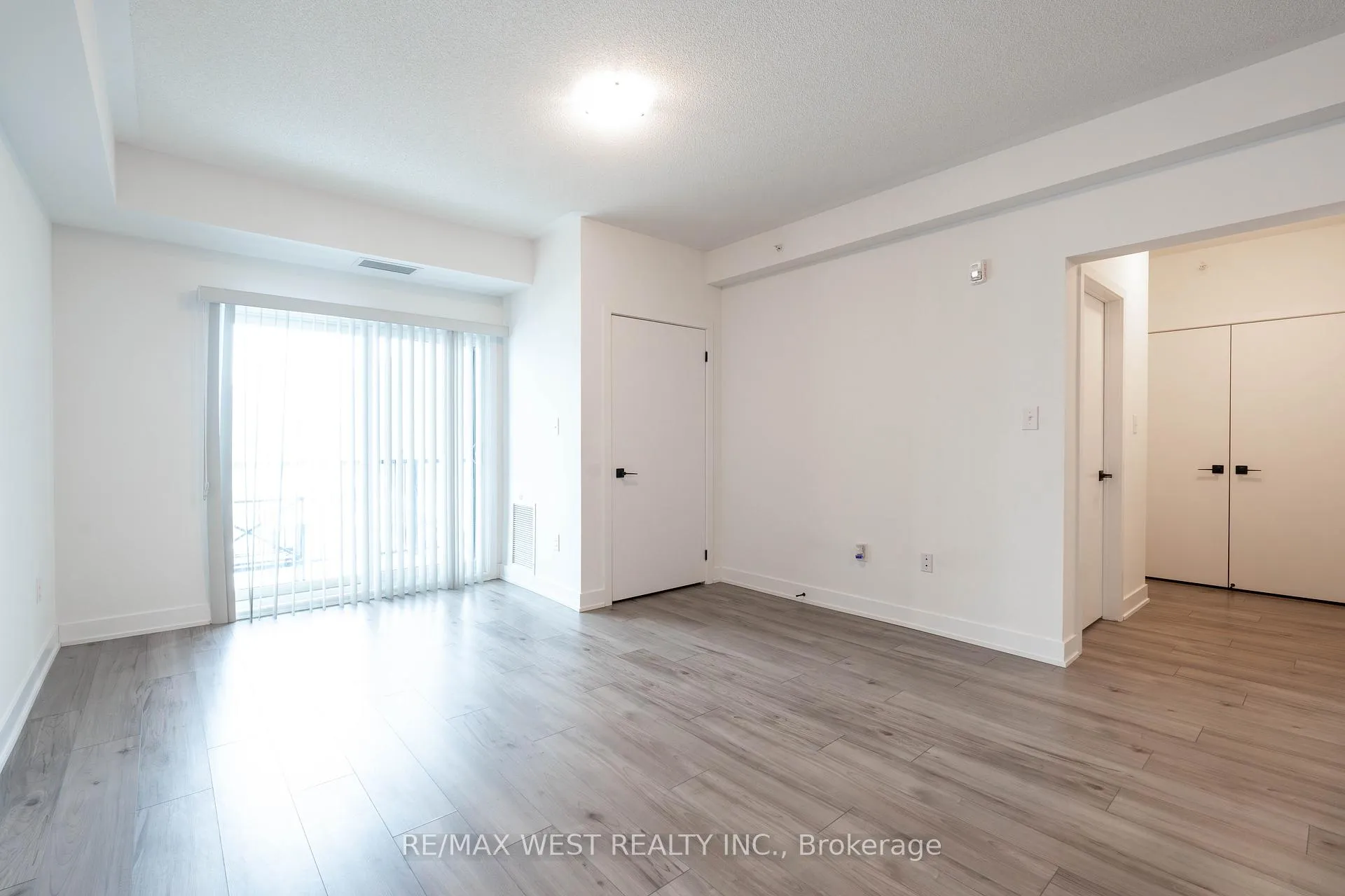 Photo 6 of Unit 305, 1 Chef Lane, Barrie, Innis-Shore — HOMEH