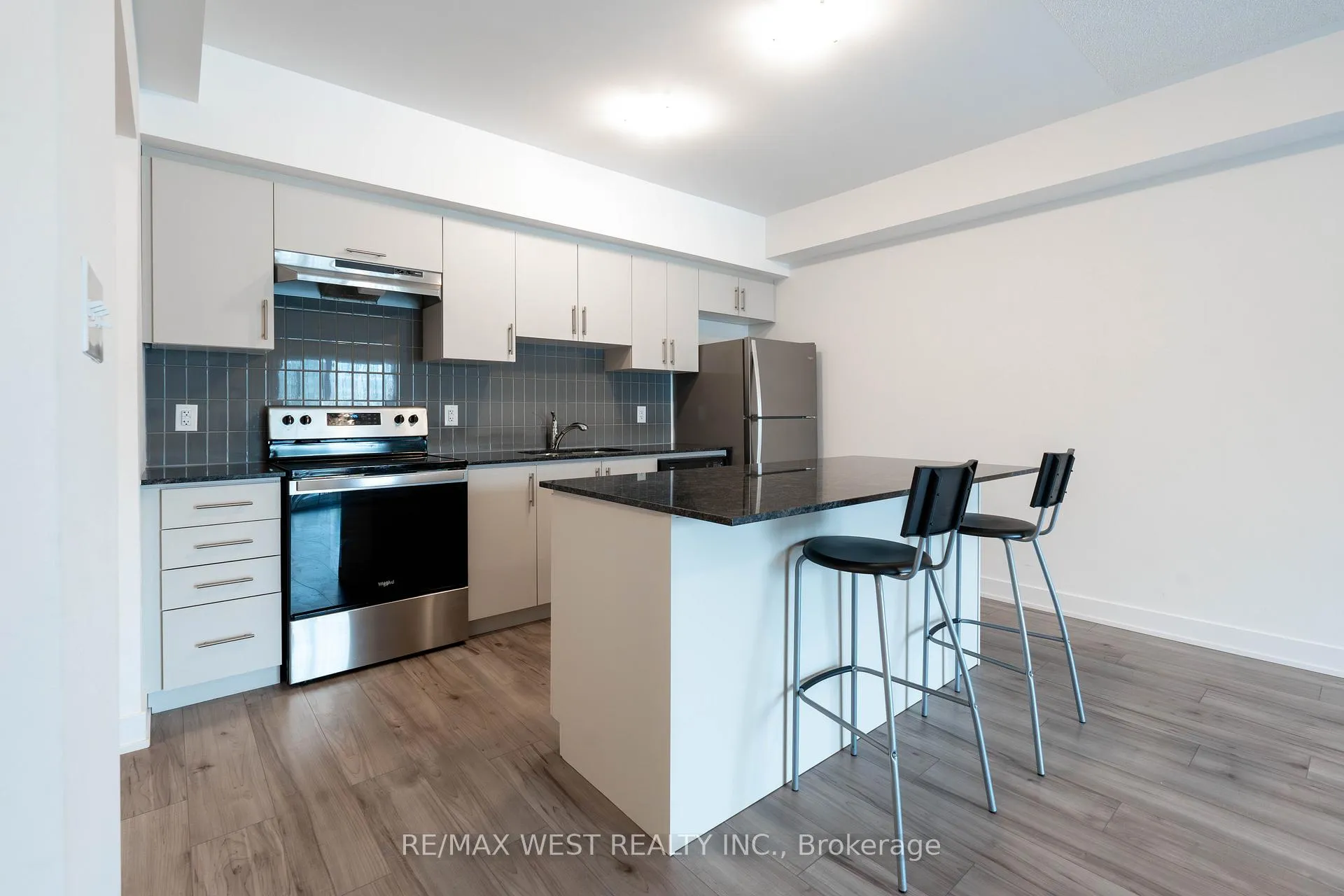 Photo 9 of Unit 305, 1 Chef Lane, Barrie, Innis-Shore — HOMEH