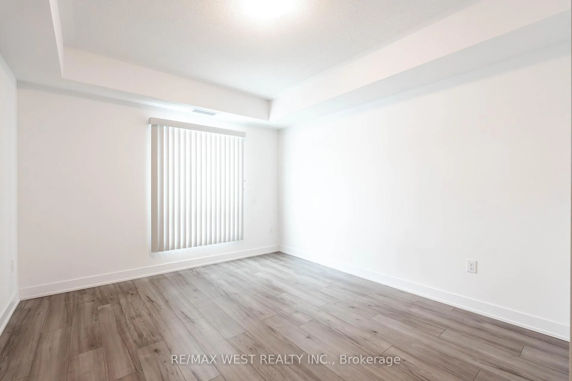 Photo 10 of Unit 305, 1 Chef Lane, Barrie, Innis-Shore — HOMEH