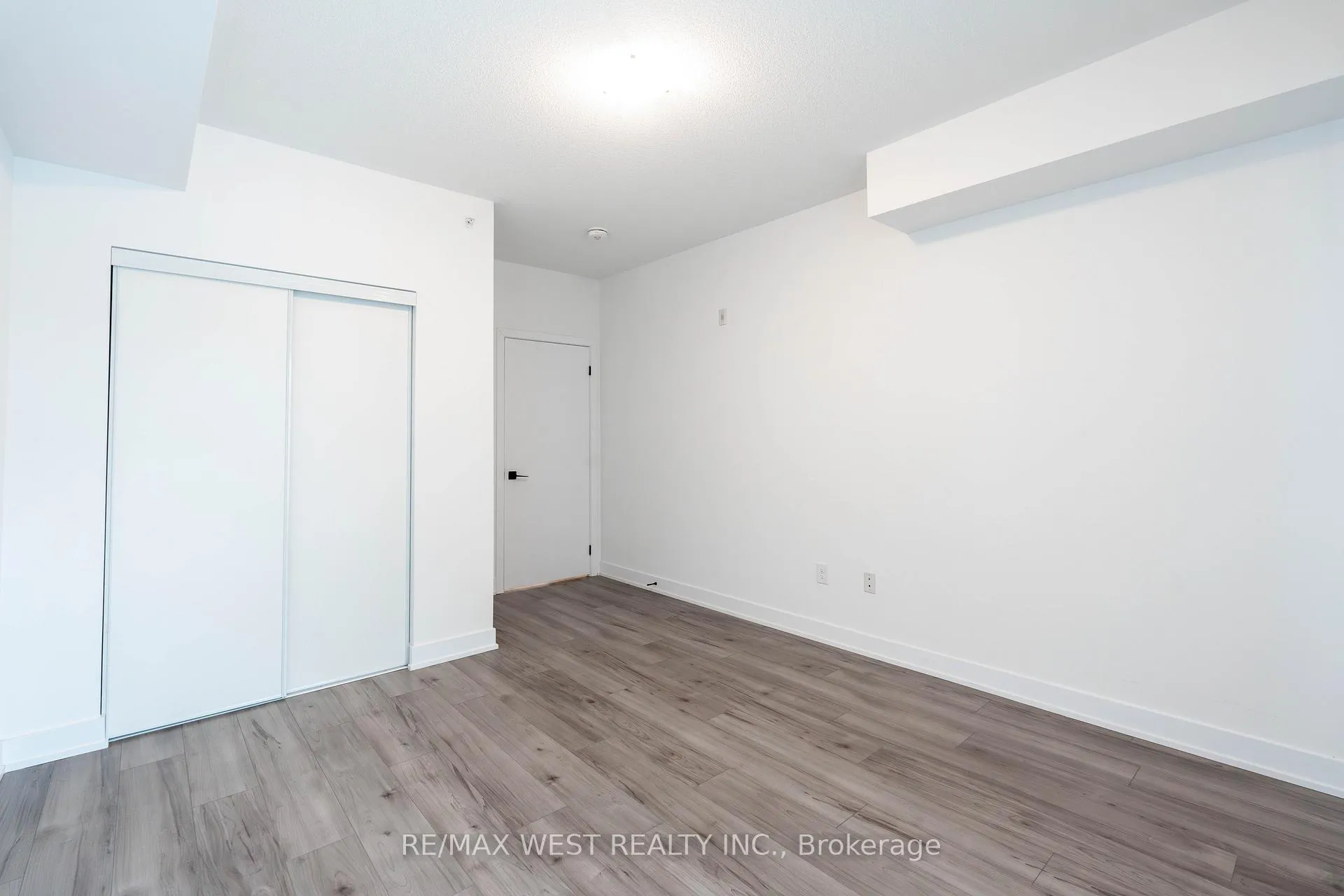 Photo 11 of Unit 305, 1 Chef Lane, Barrie, Innis-Shore — HOMEH