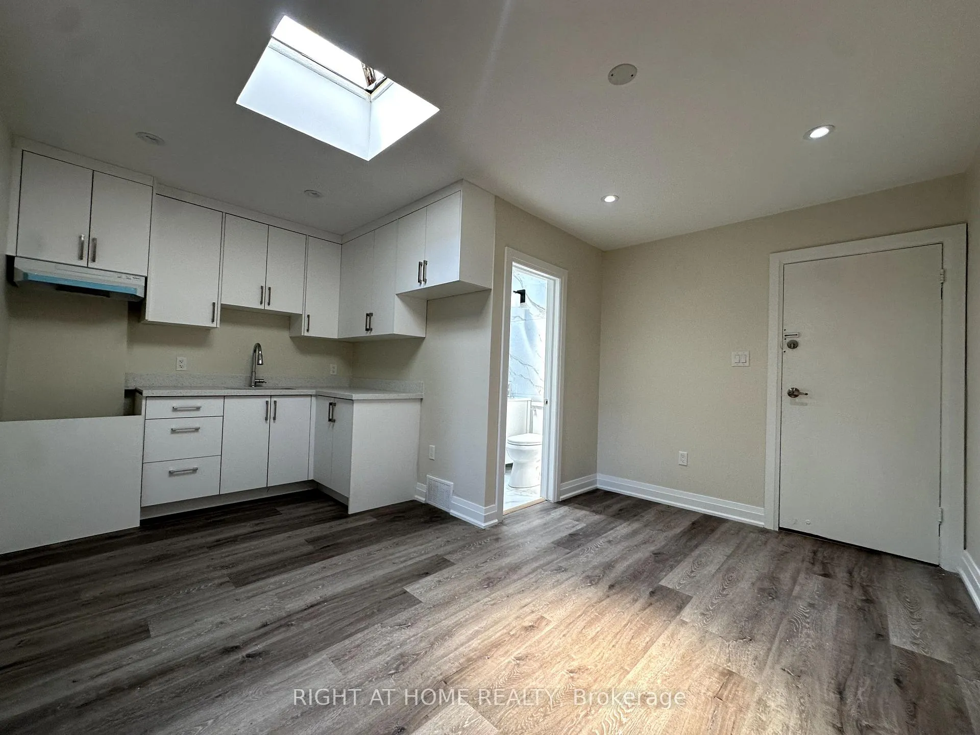 Photo 2 of Unit 2, 1637 Eglinton Avenue W, Toronto, Oakwood Village — HOMEH
