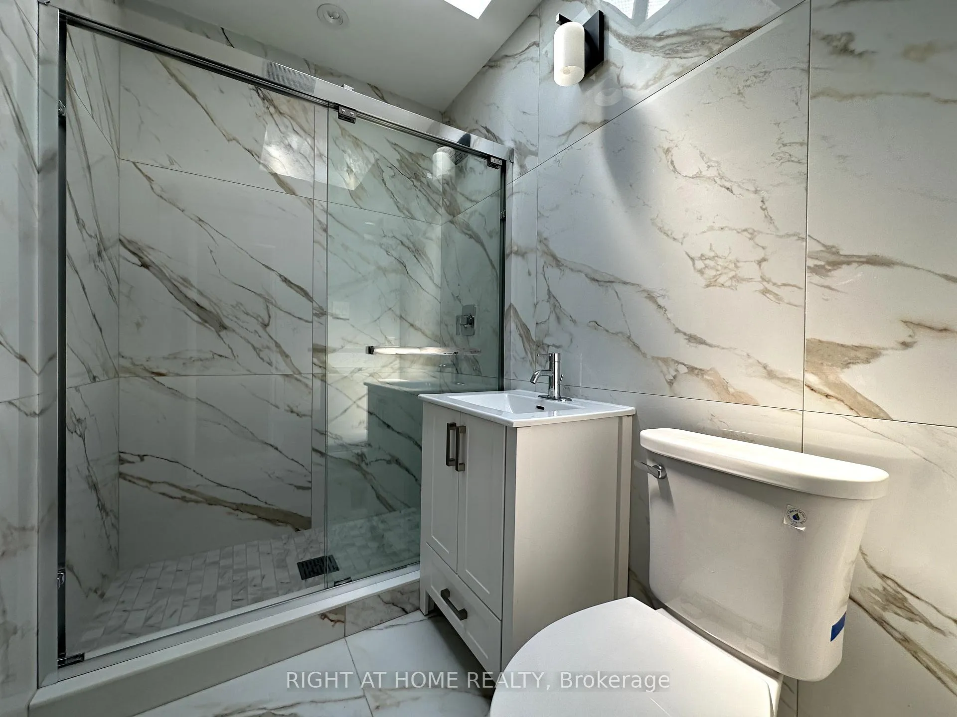 Photo 3 of Unit 2, 1637 Eglinton Avenue W, Toronto, Oakwood Village — HOMEH