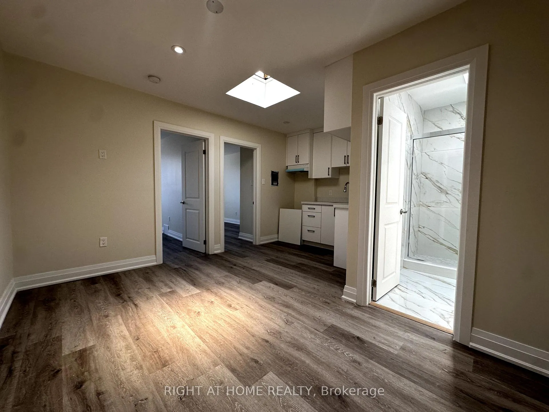 Photo 5 of Unit 2, 1637 Eglinton Avenue W, Toronto, Oakwood Village — HOMEH