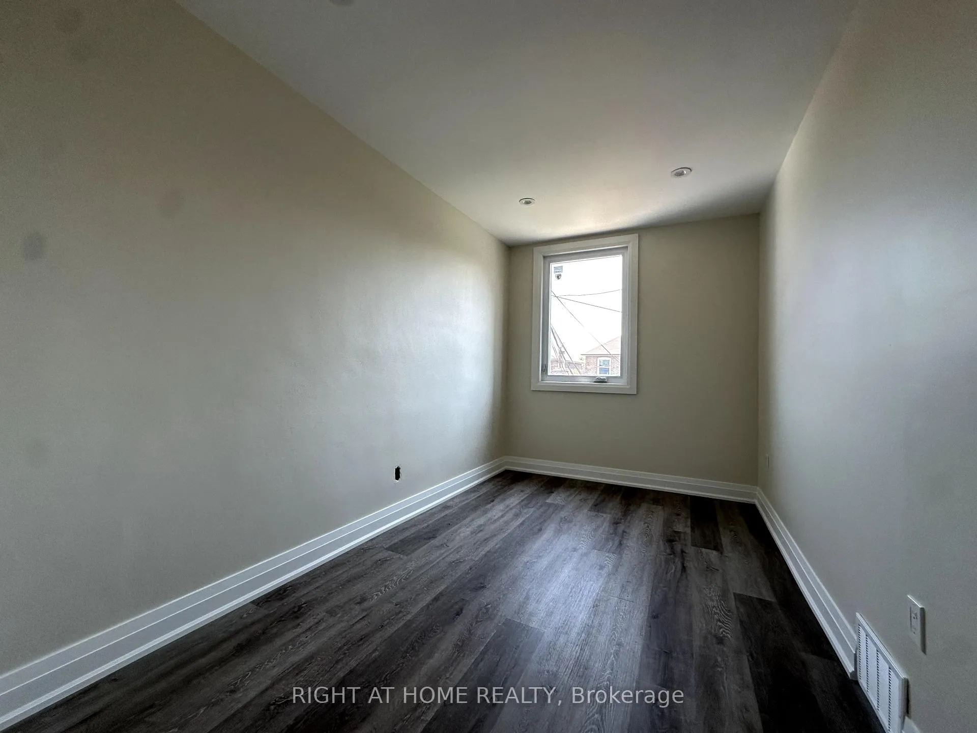 Photo 6 of Unit 2, 1637 Eglinton Avenue W, Toronto, Oakwood Village — HOMEH