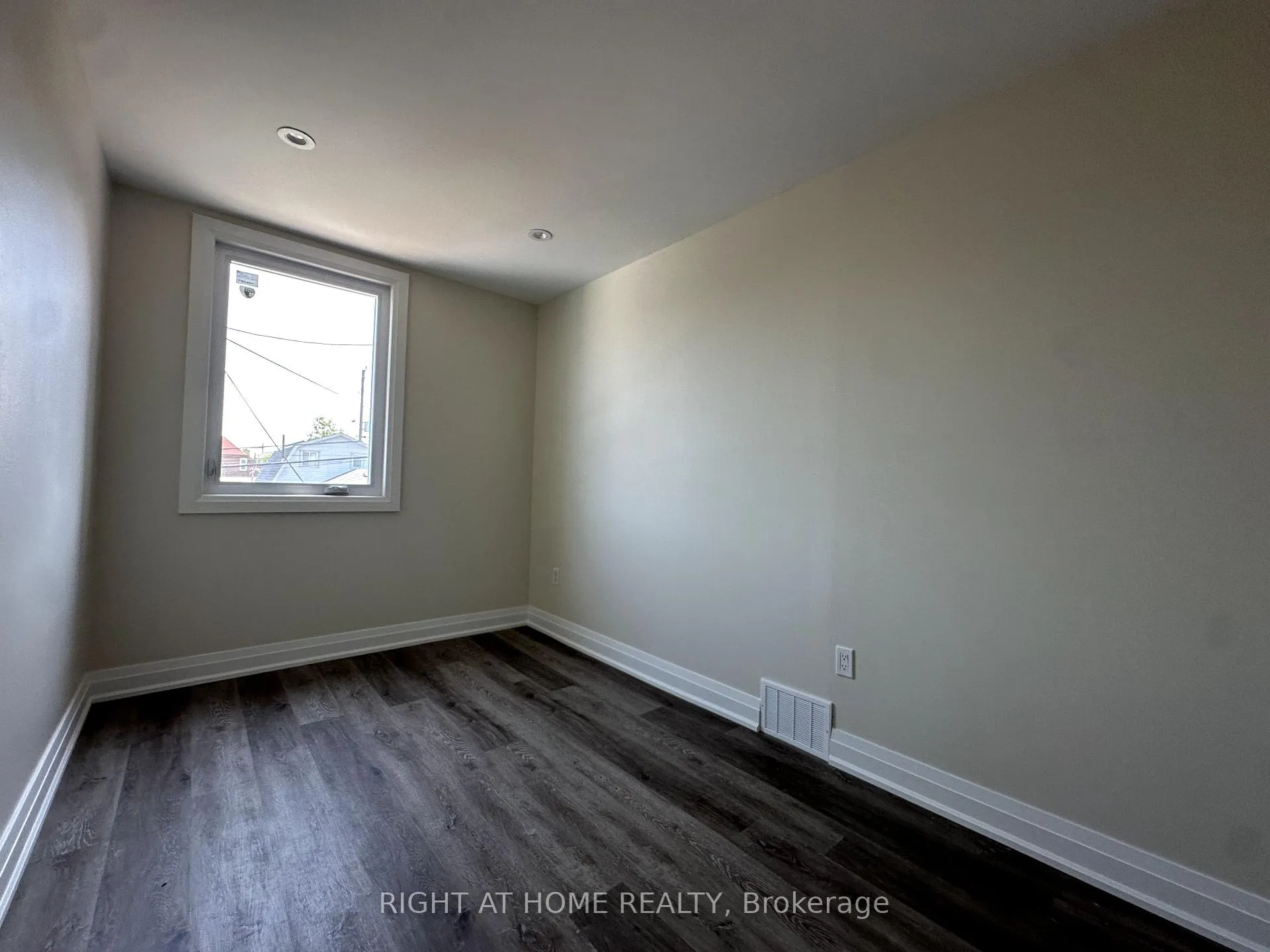Photo 8 of Unit 2, 1637 Eglinton Avenue W, Toronto, Oakwood Village — HOMEH