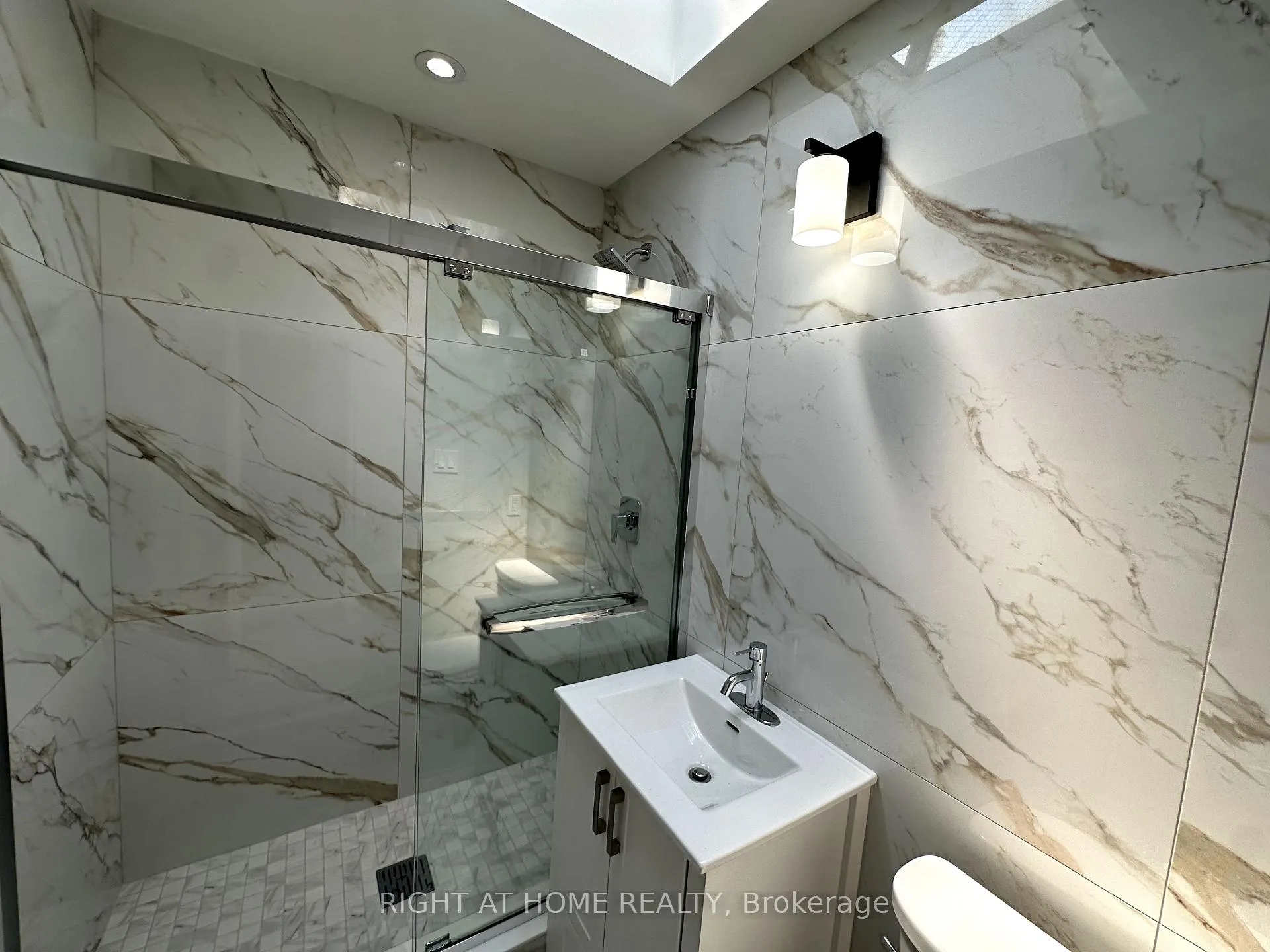 Photo 10 of Unit 2, 1637 Eglinton Avenue W, Toronto, Oakwood Village — HOMEH