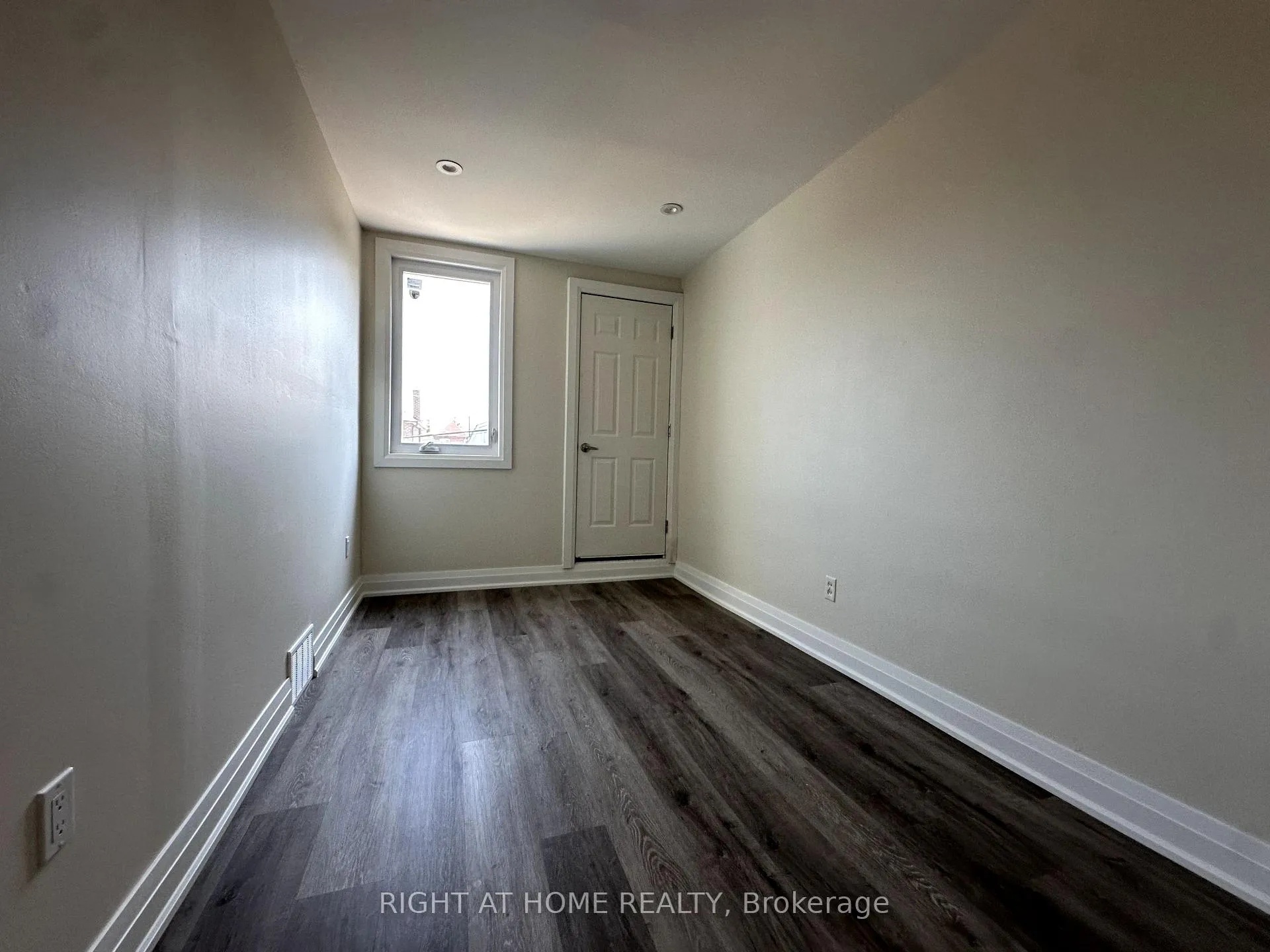 Photo 12 of Unit 2, 1637 Eglinton Avenue W, Toronto, Oakwood Village — HOMEH