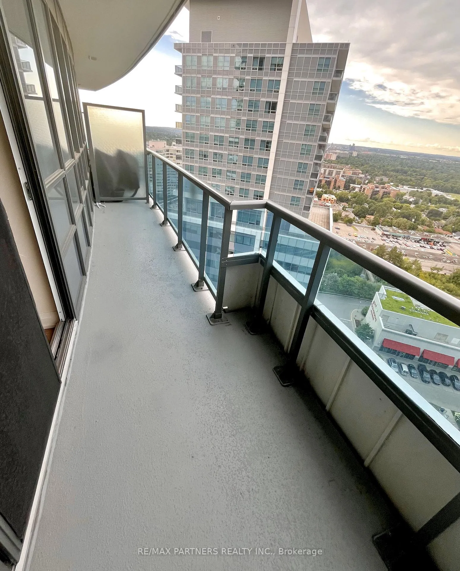 Photo 7 of Unit 1903, 7171 Yonge Street, Markham, Grandview — HOMEH