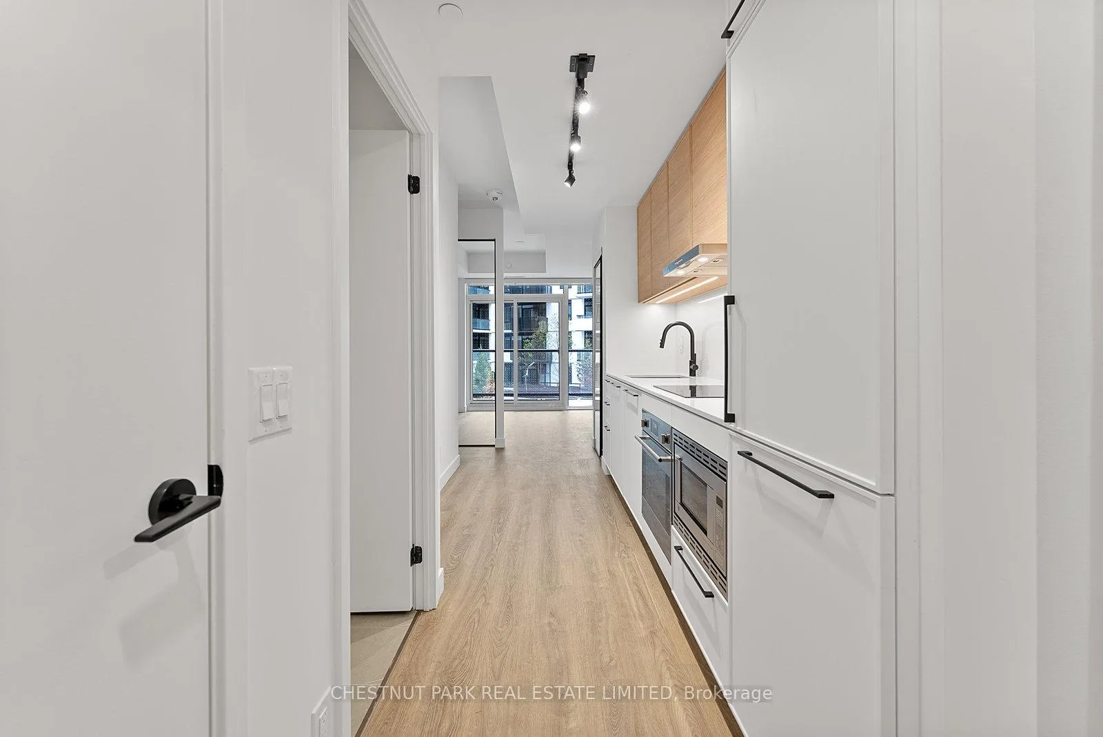 Photo 3 of Unit 403, 1050 Eastern Avenue, Toronto, Greenwood-Coxwell — HOMEH
