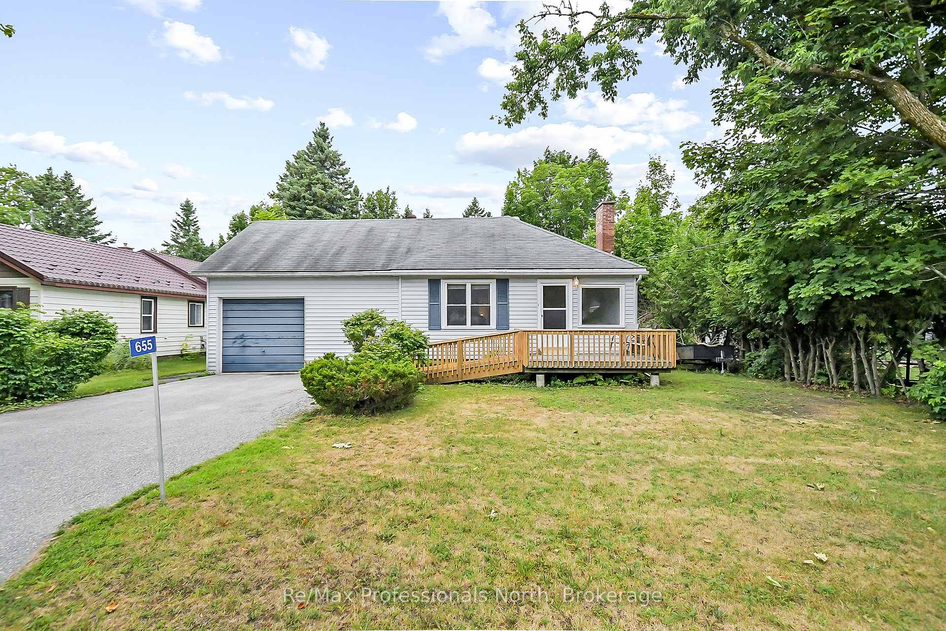 Photo 1 of 655 Mary Street N, Gravenhurst, Muskoka (S) — HOMEH