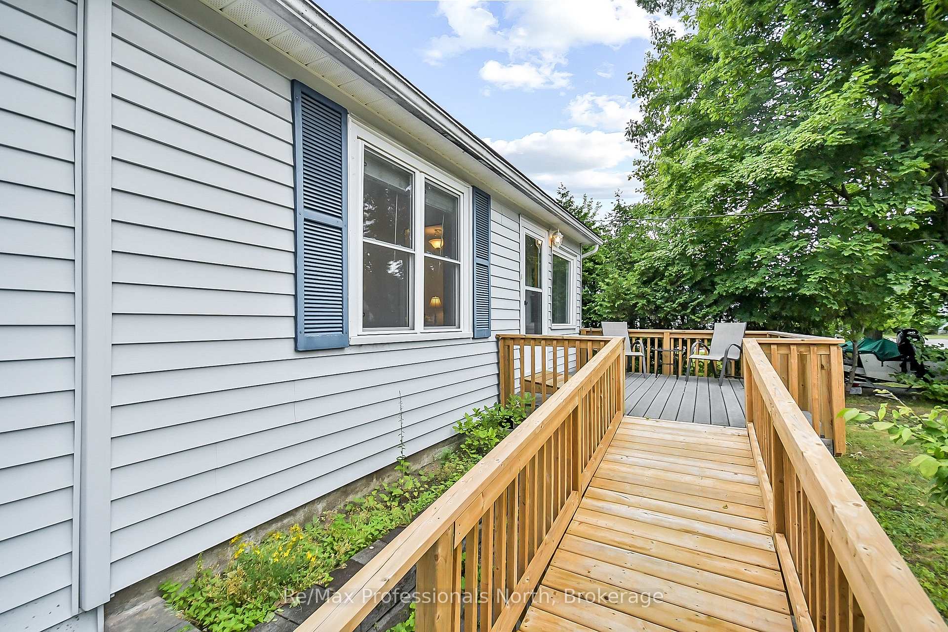 Photo 2 of 655 Mary Street N, Gravenhurst, Muskoka (S) — HOMEH