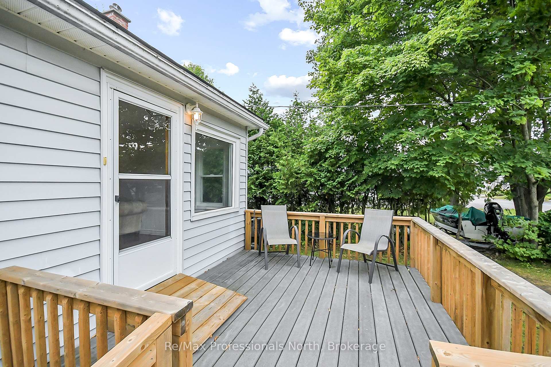 Photo 3 of 655 Mary Street N, Gravenhurst, Muskoka (S) — HOMEH