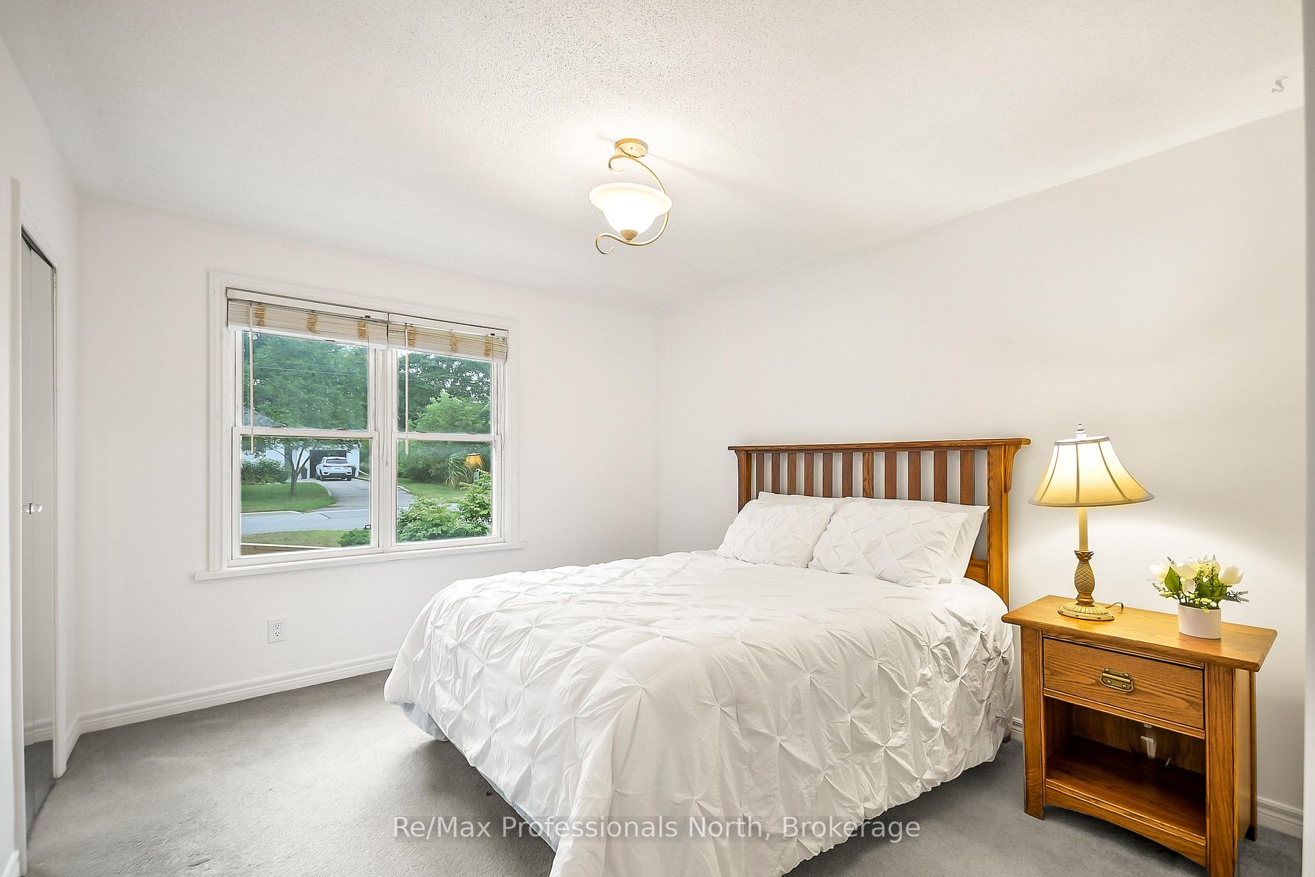 Photo 6 of 655 Mary Street N, Gravenhurst, Muskoka (S) — HOMEH