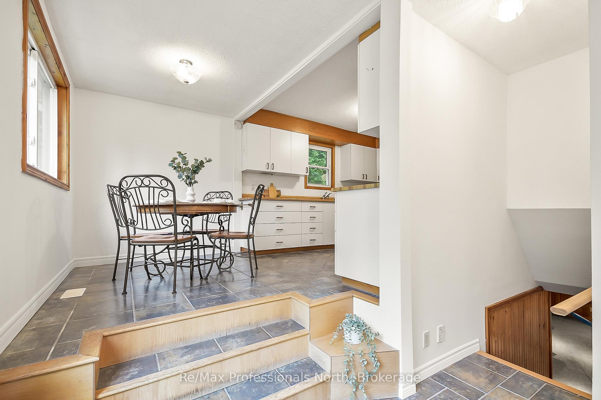Photo 12 of 655 Mary Street N, Gravenhurst, Muskoka (S) — HOMEH