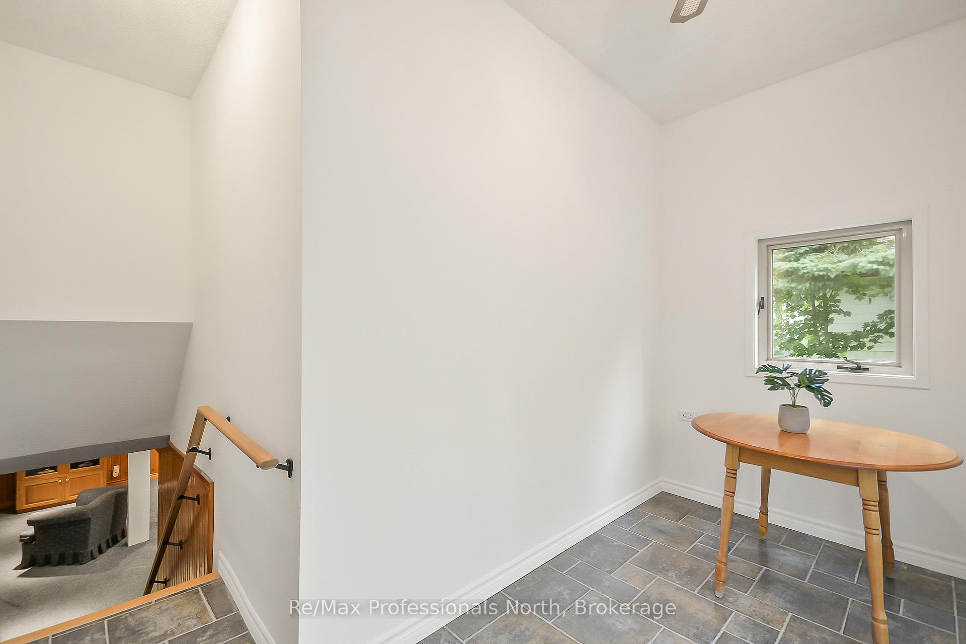 Photo 13 of 655 Mary Street N, Gravenhurst, Muskoka (S) — HOMEH