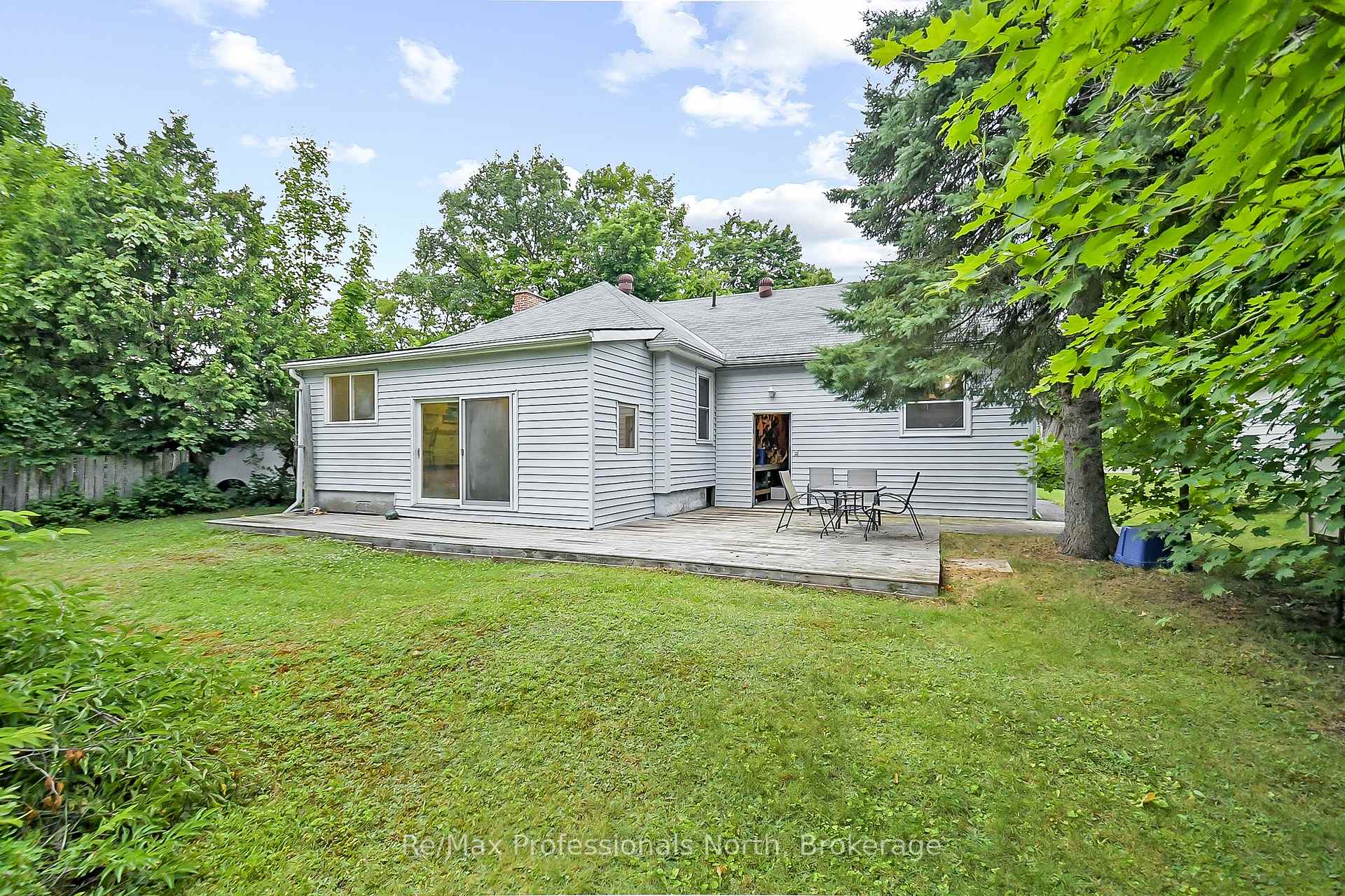 Photo 23 of 655 Mary Street N, Gravenhurst, Muskoka (S) — HOMEH