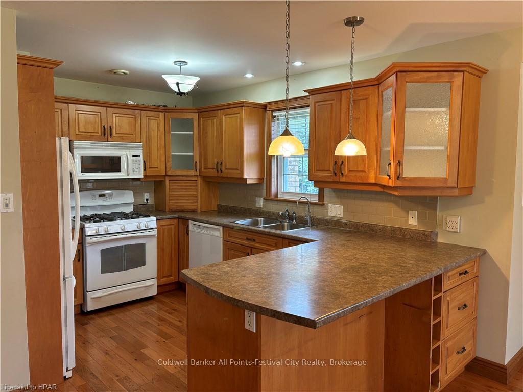Photo 5 of 250 Bethune Crescent, Goderich, Goderich (Town) — HOMEH