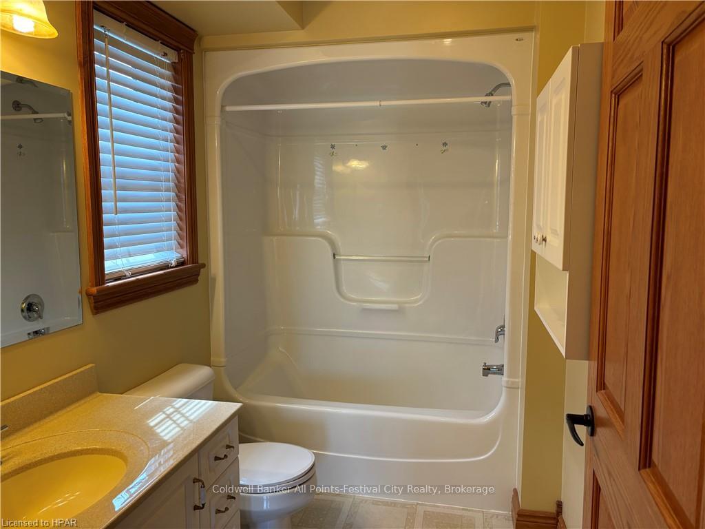 Photo 11 of 250 Bethune Crescent, Goderich, Goderich (Town) — HOMEH